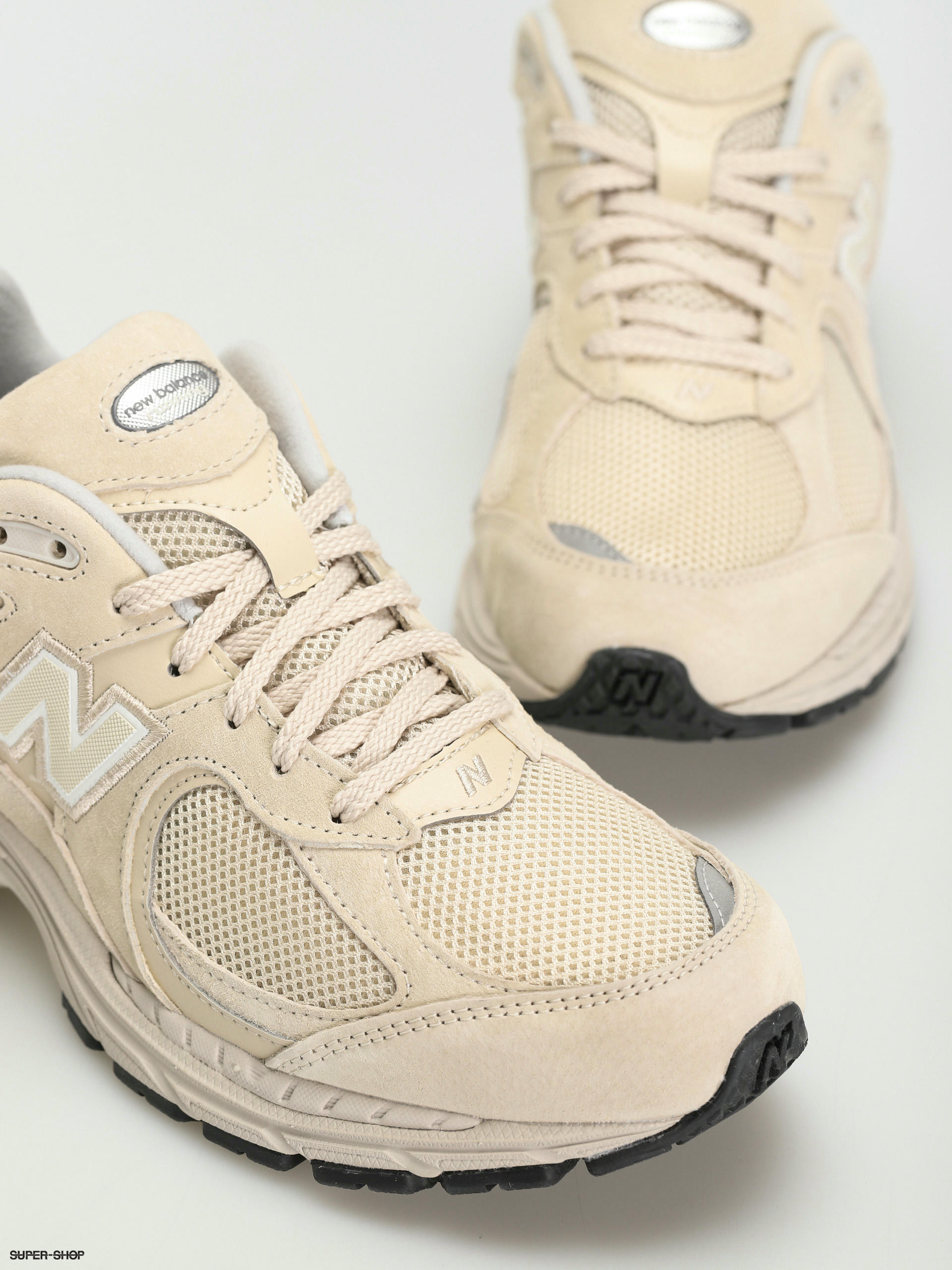 new balance beige 2002 sneakers