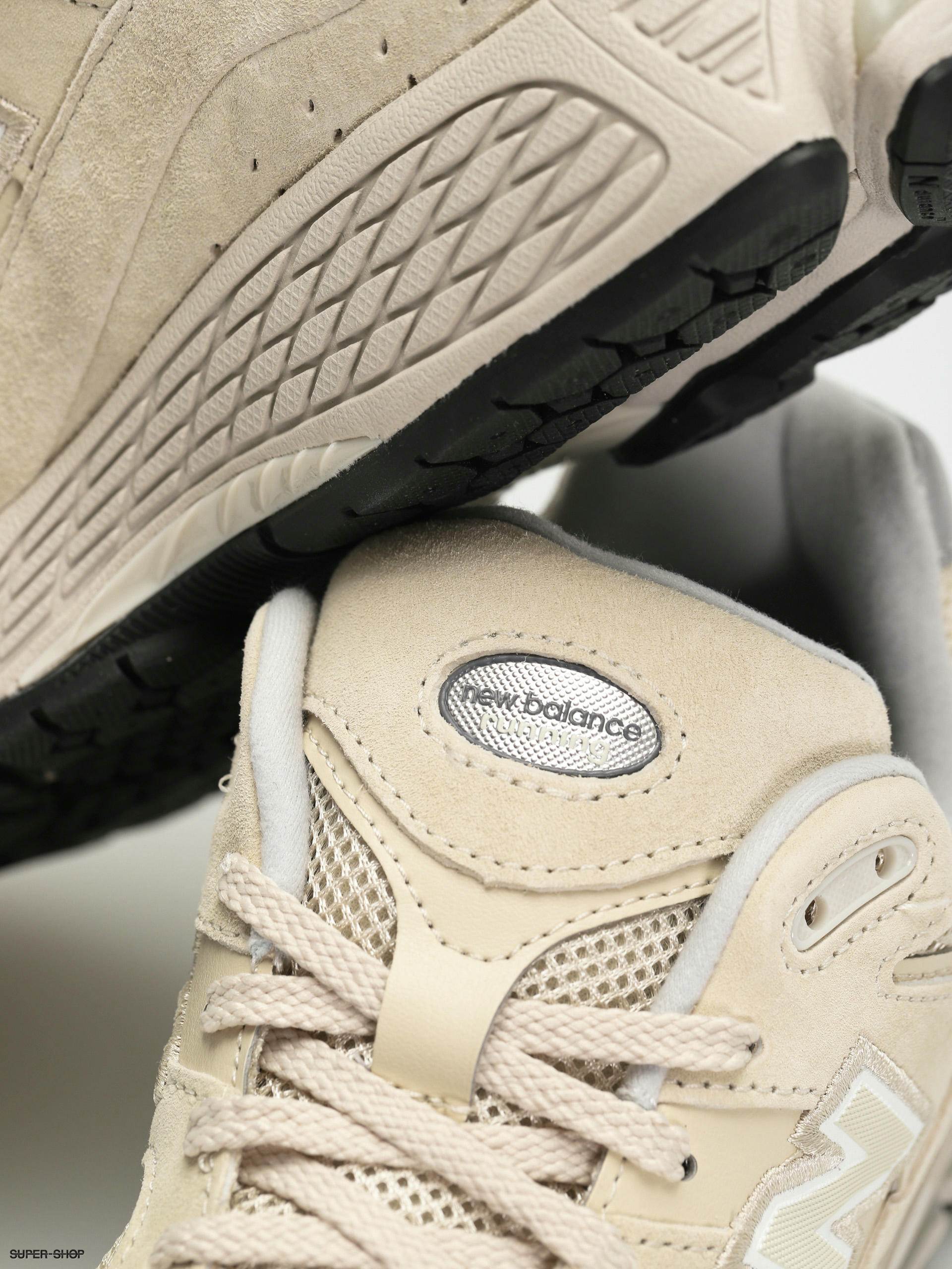 new balance beige 2002 sneakers