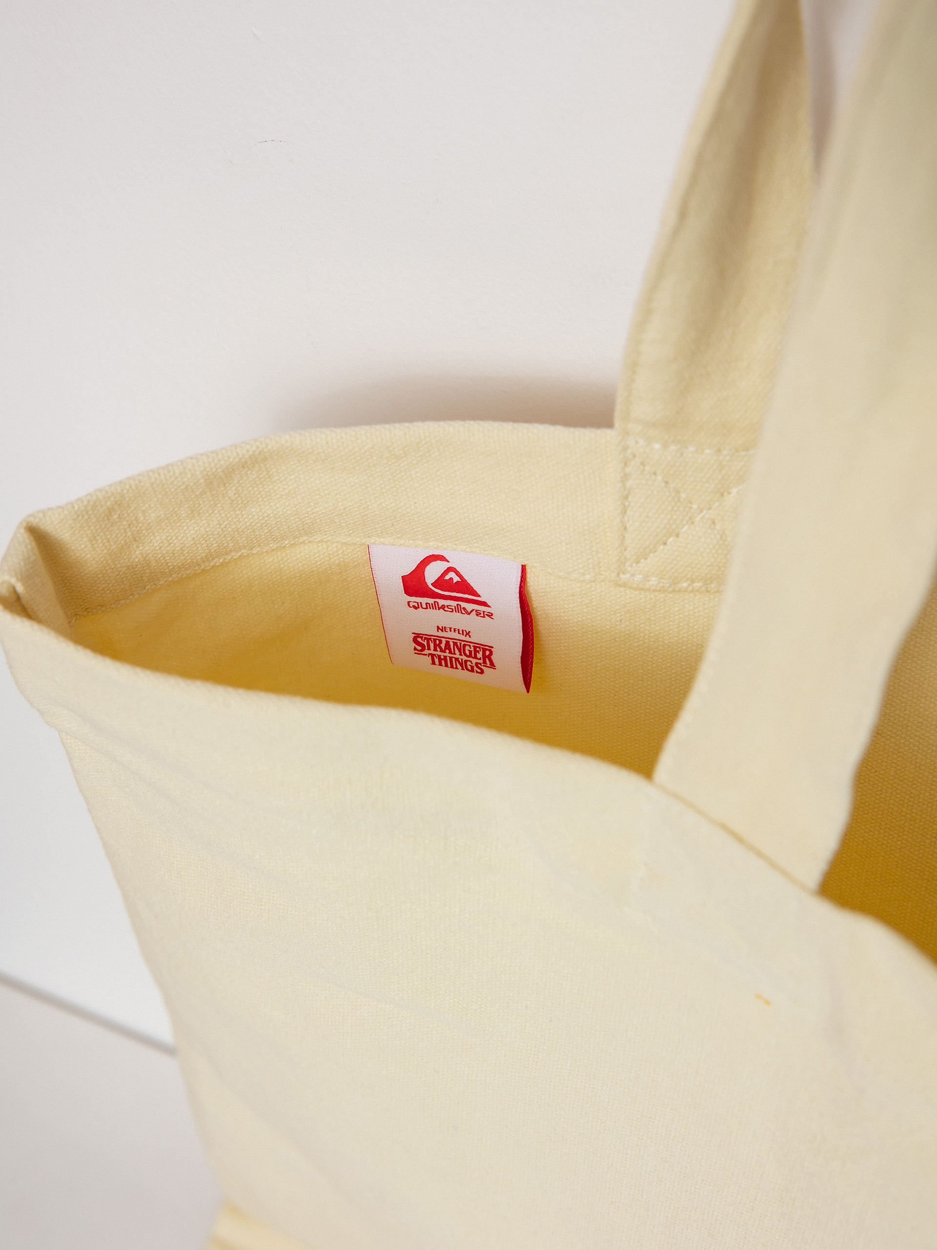 Quiksilver X Stranger Things Lenora Hills Tote Bag (white)