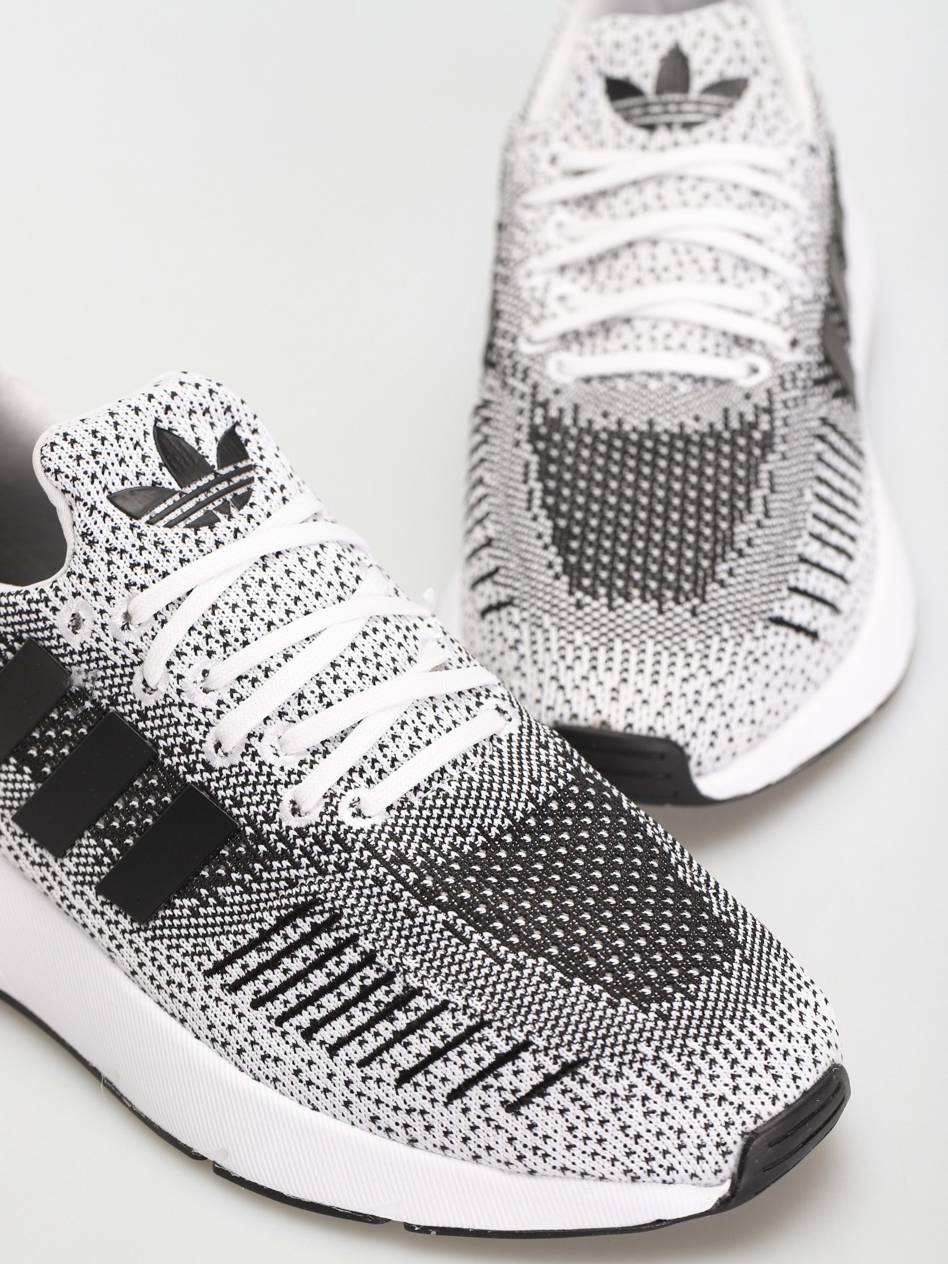 adidas Originals Swift Run 22 Shoes (ftwwht/ftwwht/cblack)