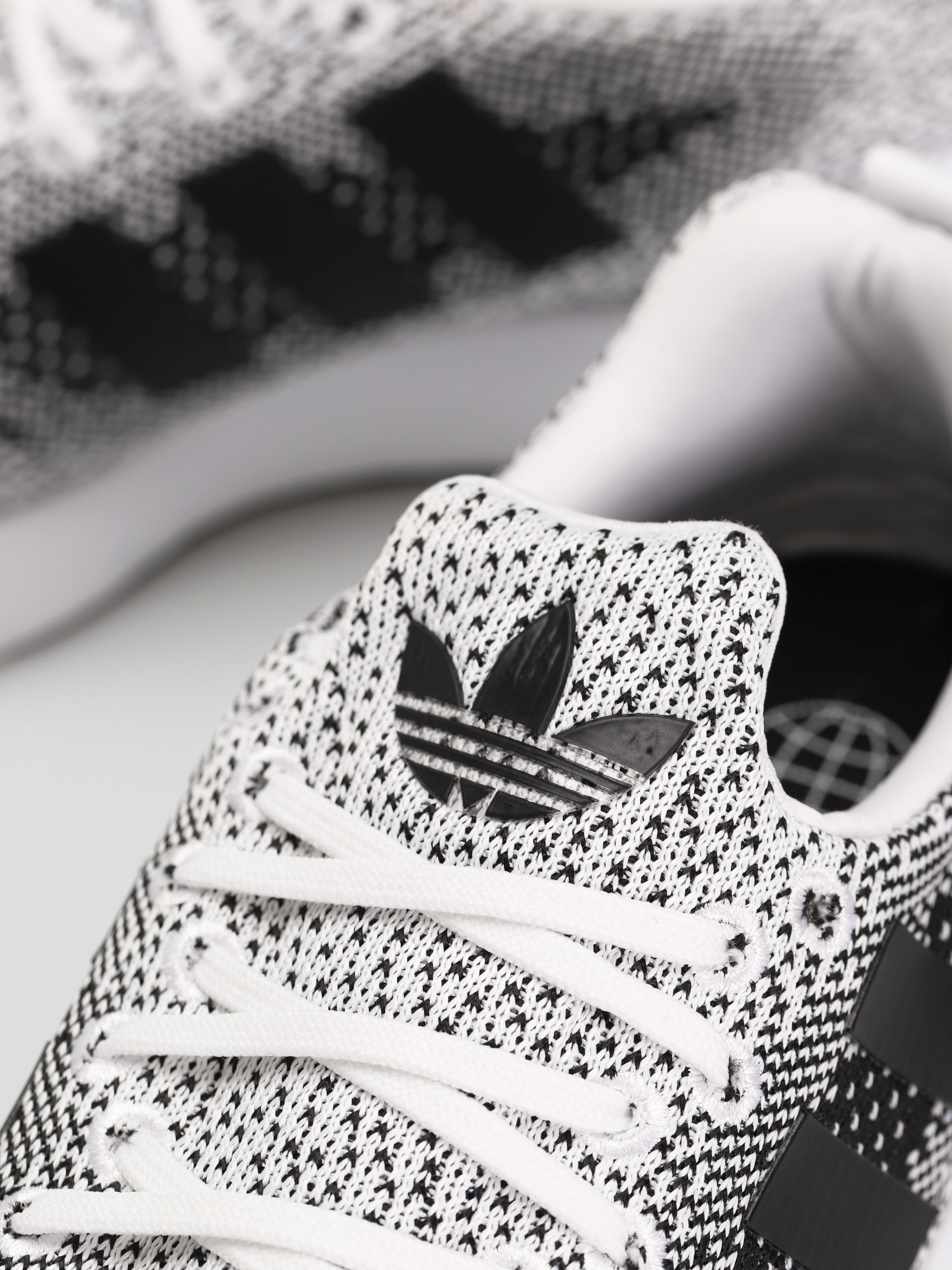 adidas Originals Swift Run 22 Shoes (ftwwht/ftwwht/cblack)