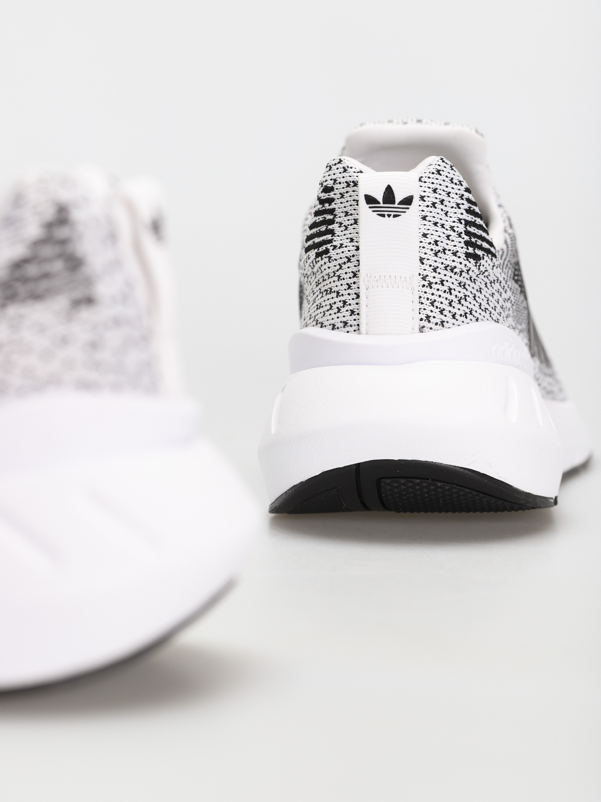 adidas Originals Swift Run 22 Shoes (ftwwht/ftwwht/cblack)