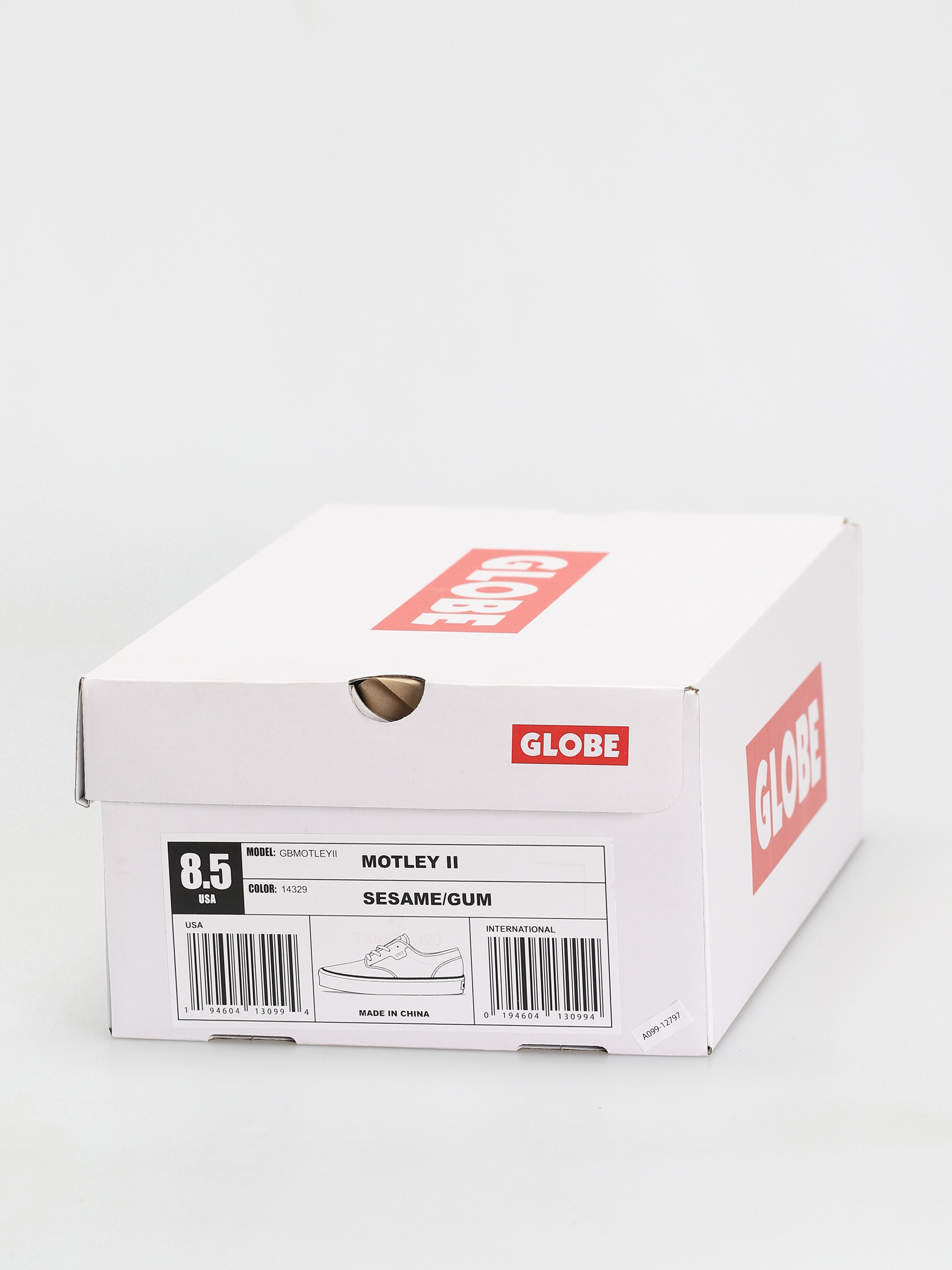 Globe Motley II Shoes (sesame/gum)