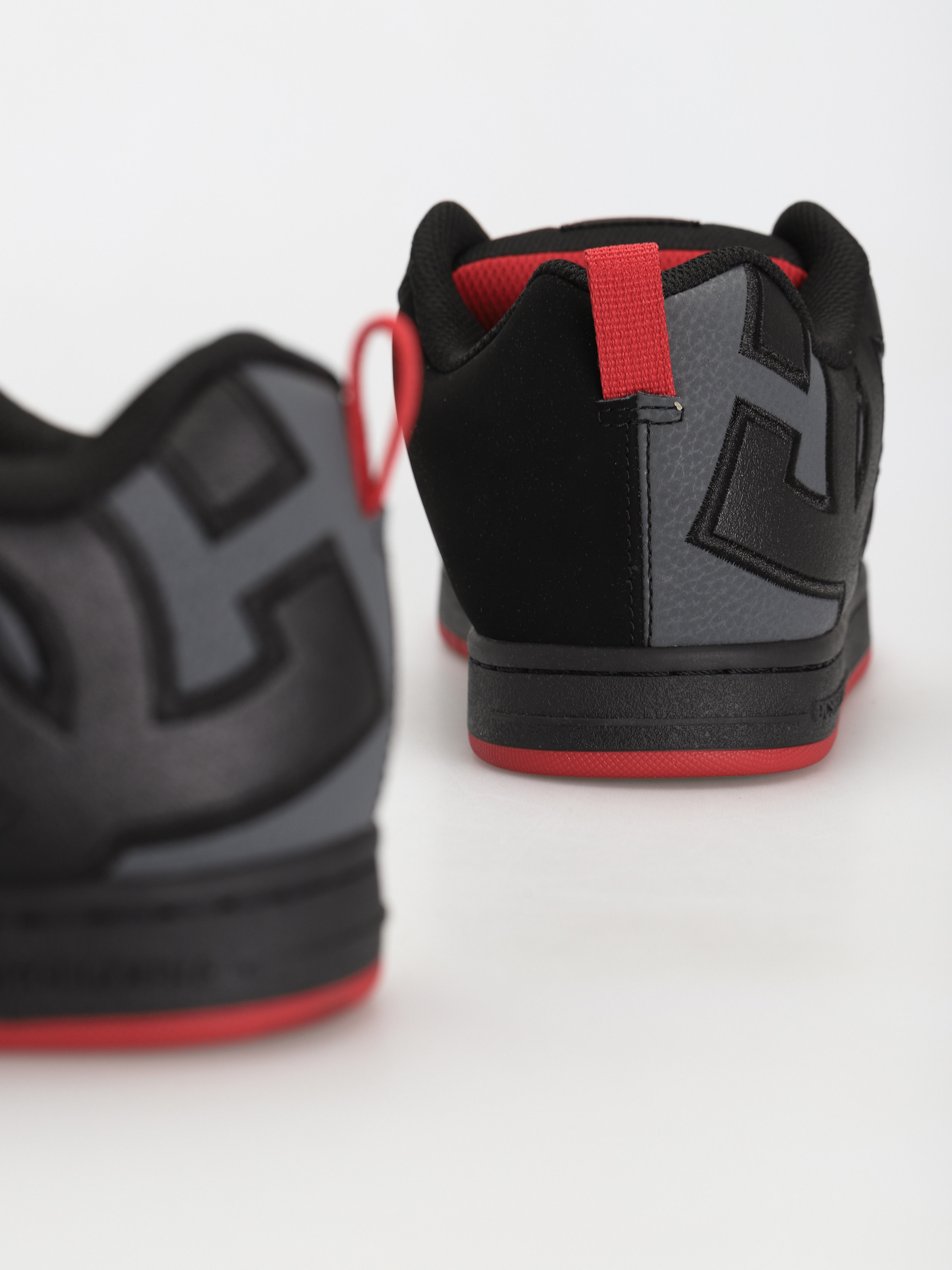 DC Court Graffik Sq Schuhe (black/grey/red)