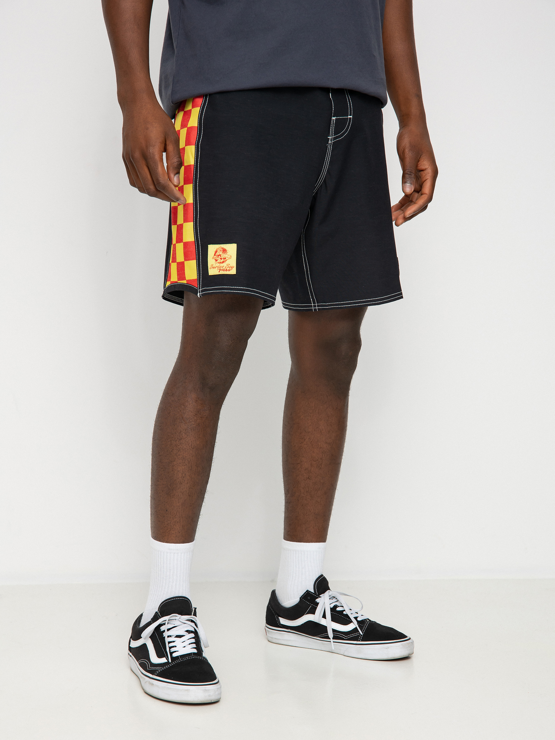 Quiksilver X Stranger Things Original Archsurfer Boy 18 Boardshorts (black)