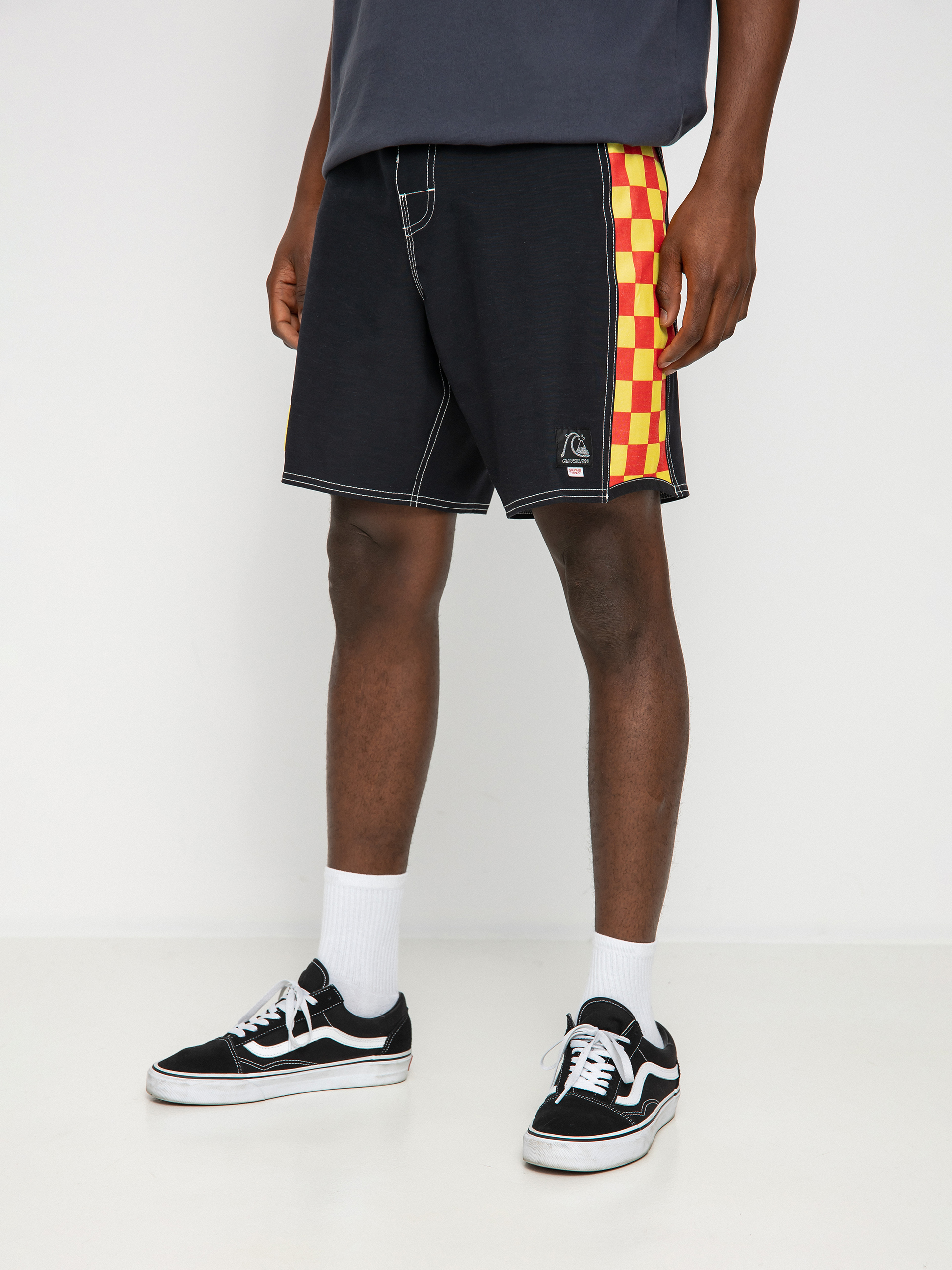 Quiksilver X Stranger Things Original Archsurfer Boy 18 Boardshorts (black)