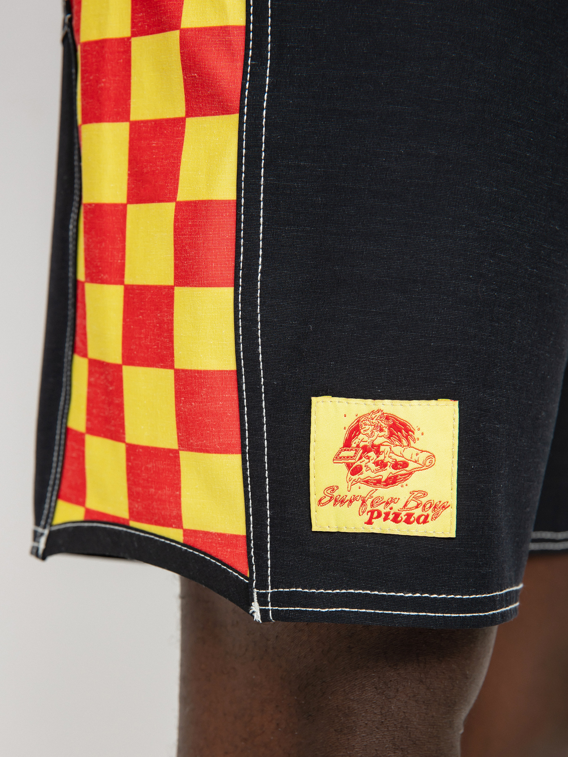 Quiksilver X Stranger Things Original Archsurfer Boy 18 Boardshorts (black)