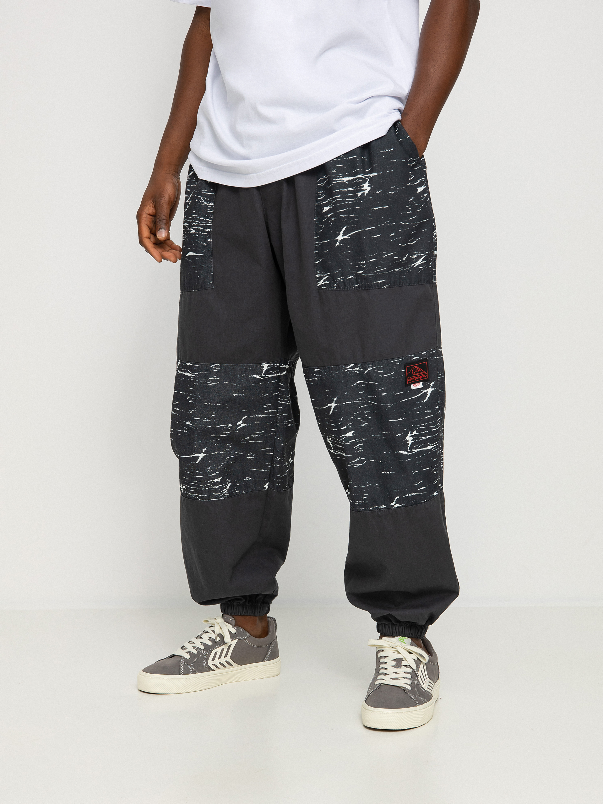 Quiksilver X Stranger Things Skull Rock Pants (black)
