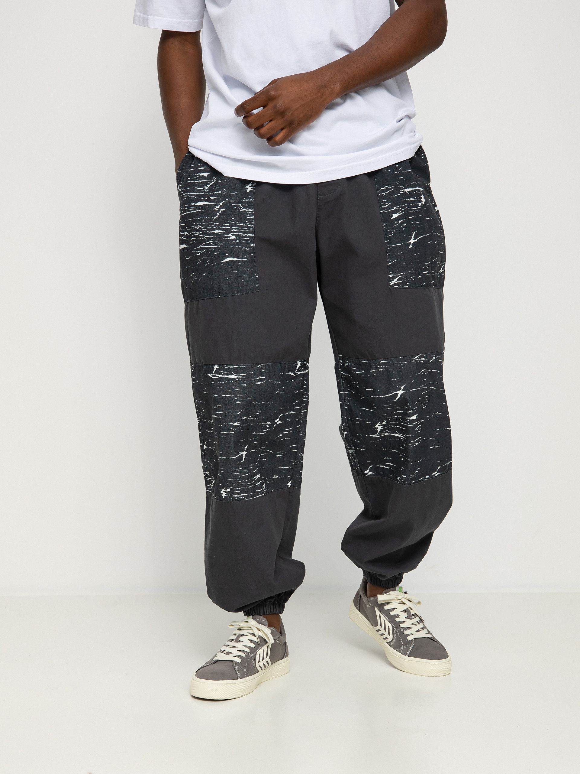 Quiksilver X Stranger Things Skull Rock Pants (black)