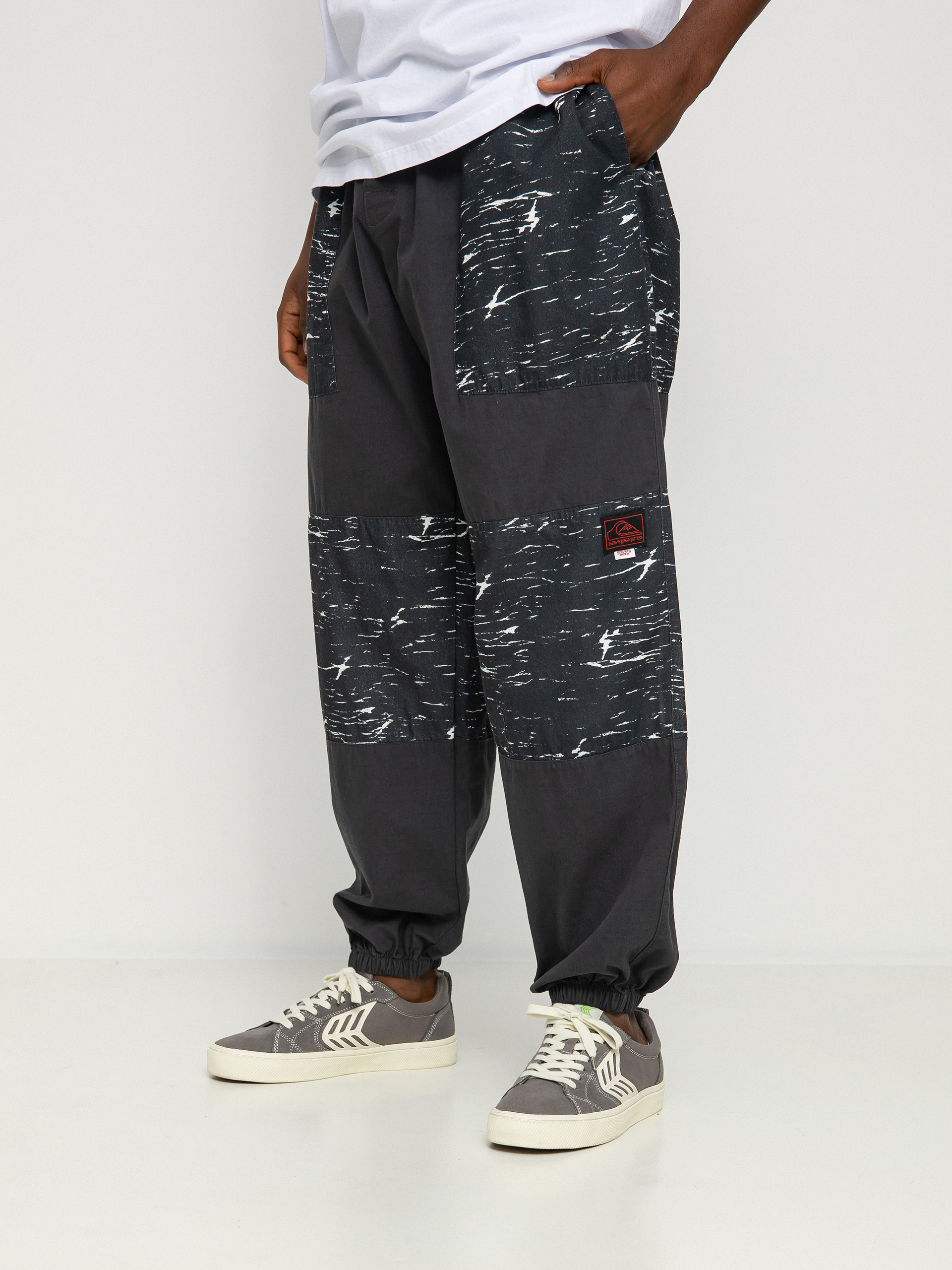 Quiksilver X Stranger Things Skull Rock Pants (black)