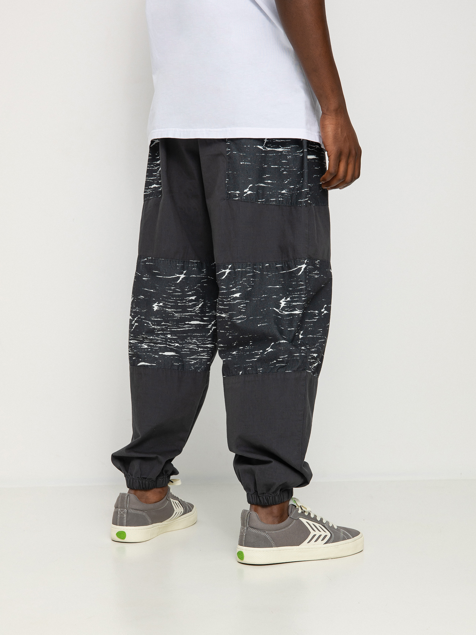 Quiksilver X Stranger Things Skull Rock Pants (black)