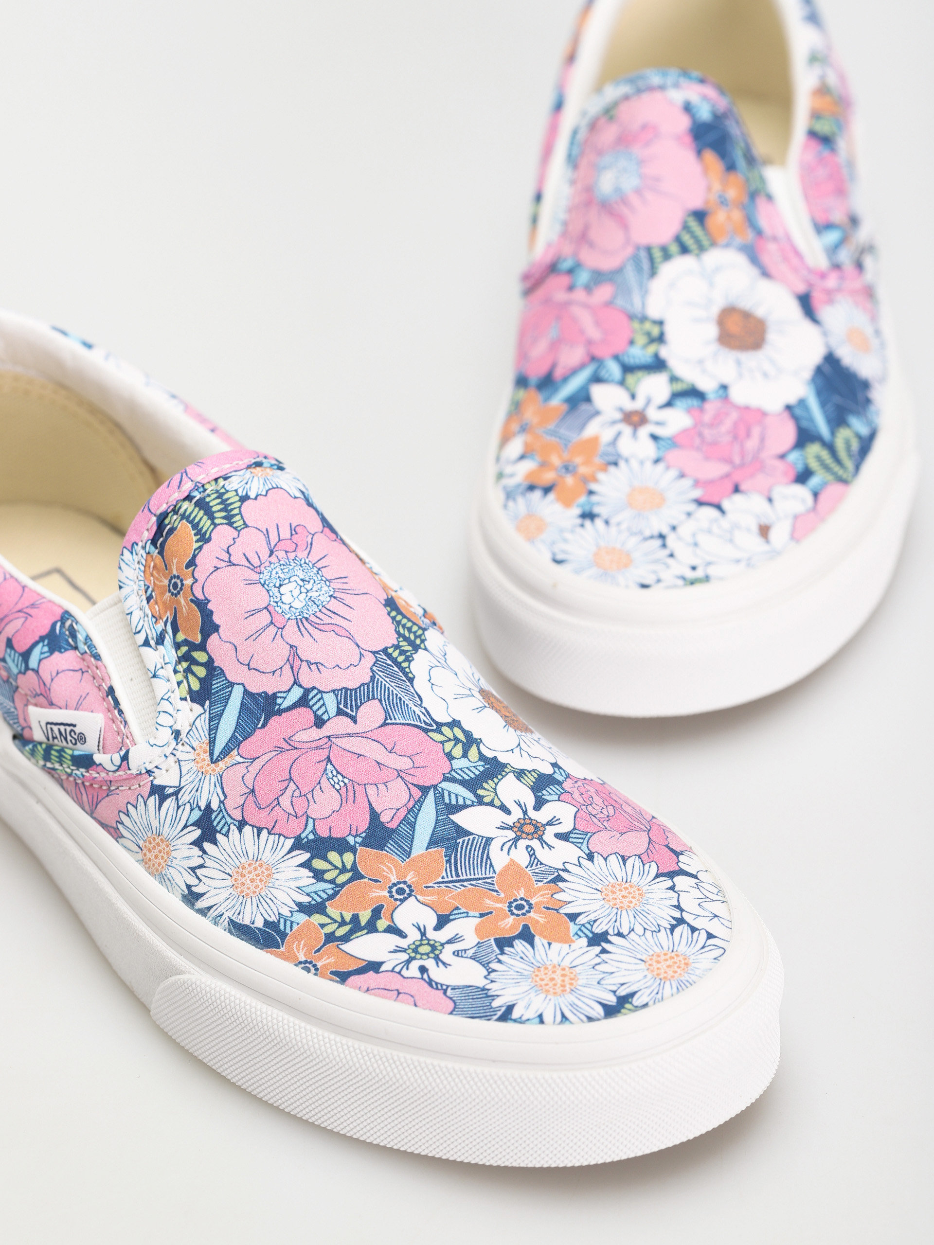 Vans Classic Slip On Shoes (retro floral/multi/true white)