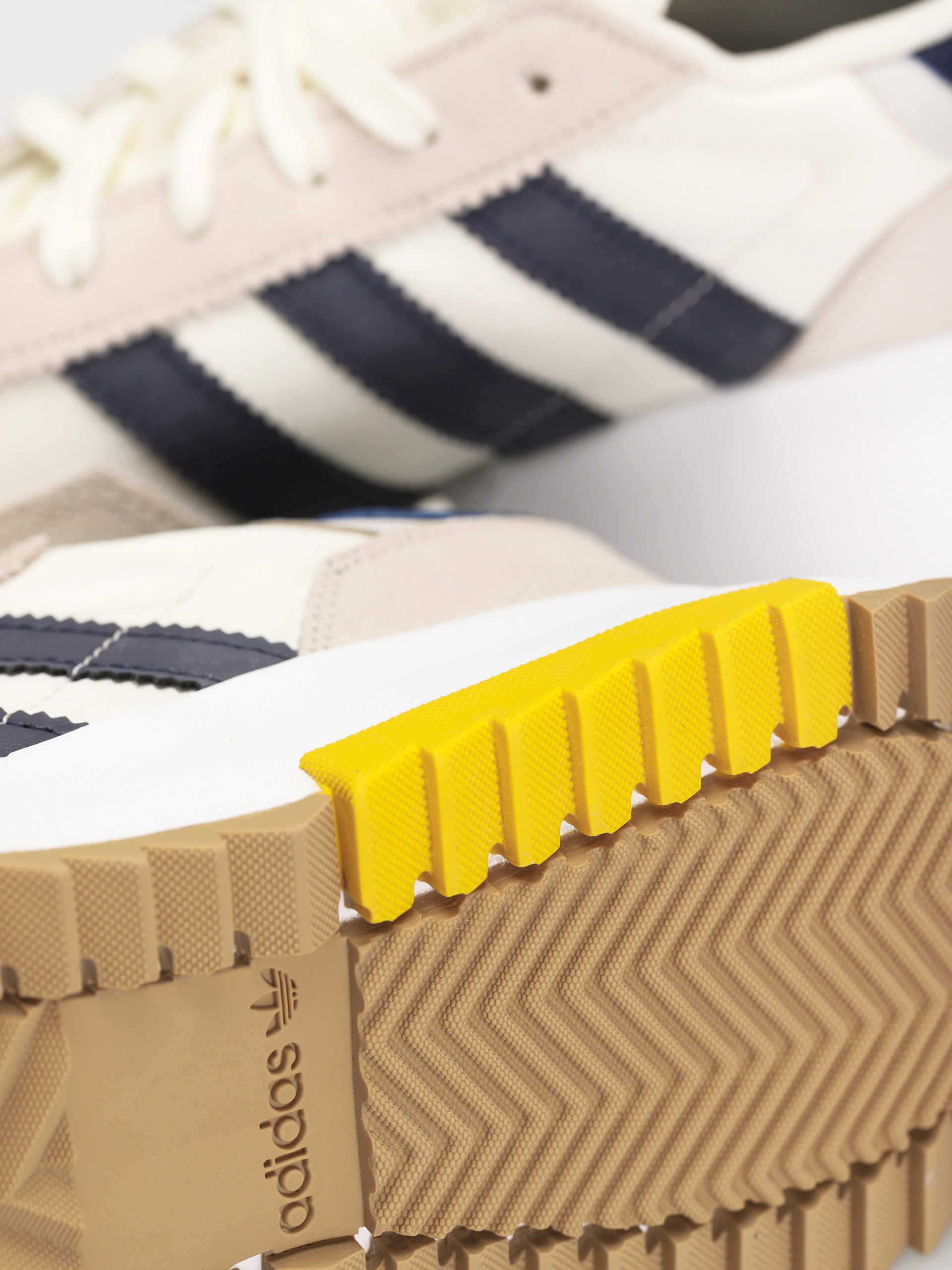 adidas Originals Retropy F2 Schuhe (owhite/shanav/hazyel)