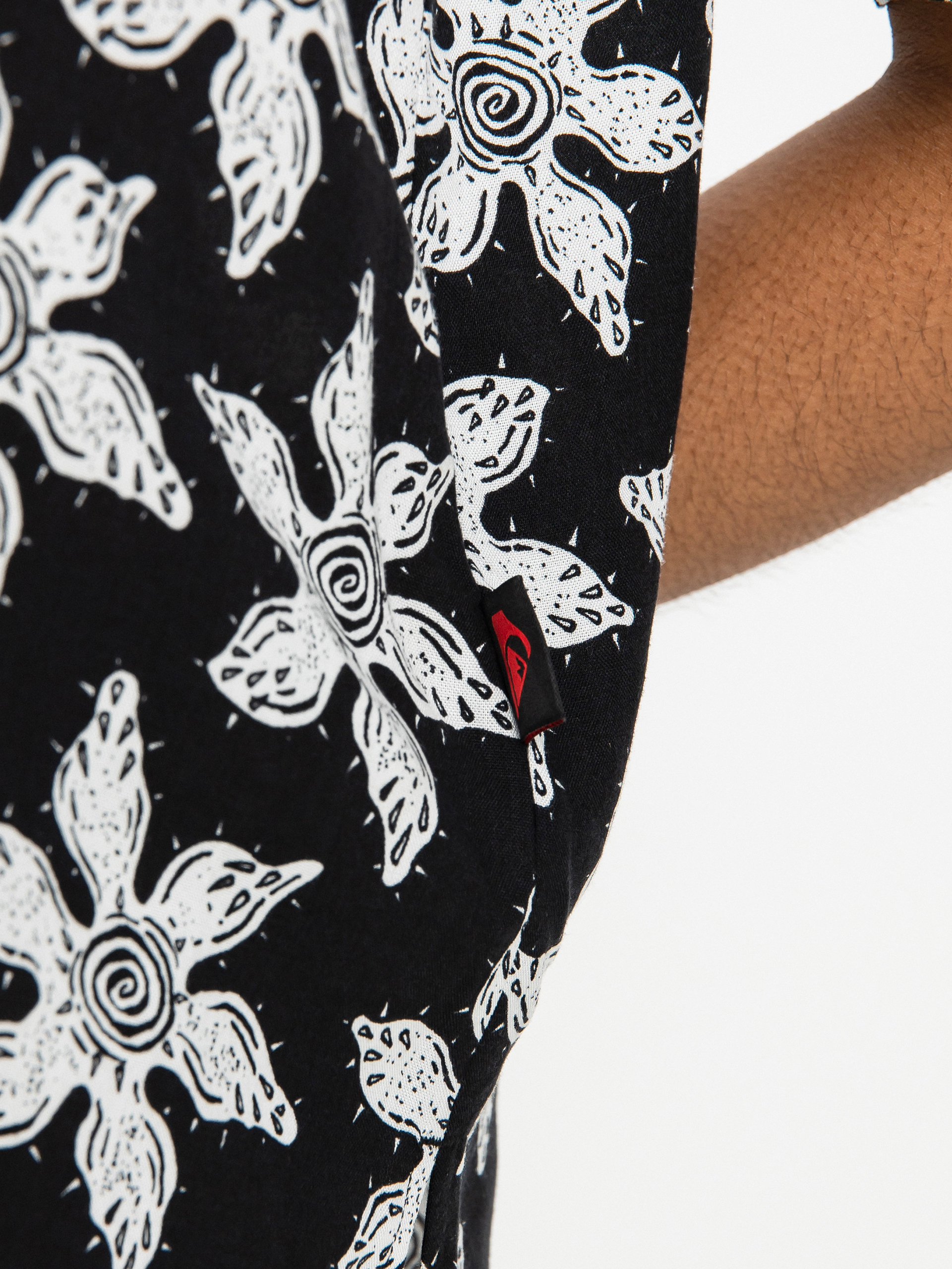 Quiksilver X Stranger Things Upside Down Shirt Wmn (upsidown monster flower black)