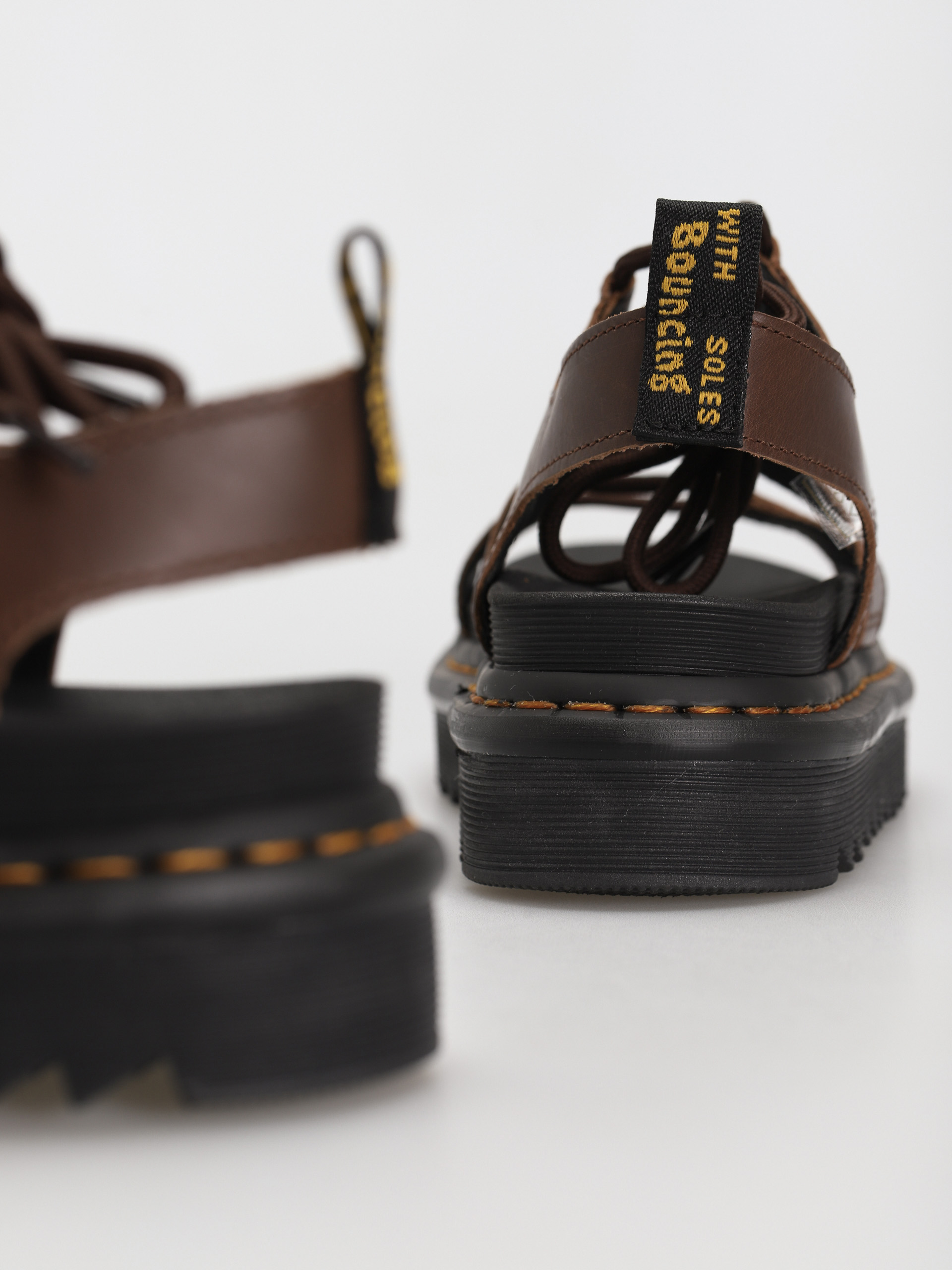 Dr. Martens Nartilla Sandals Wmn (dark brown oily illusion)