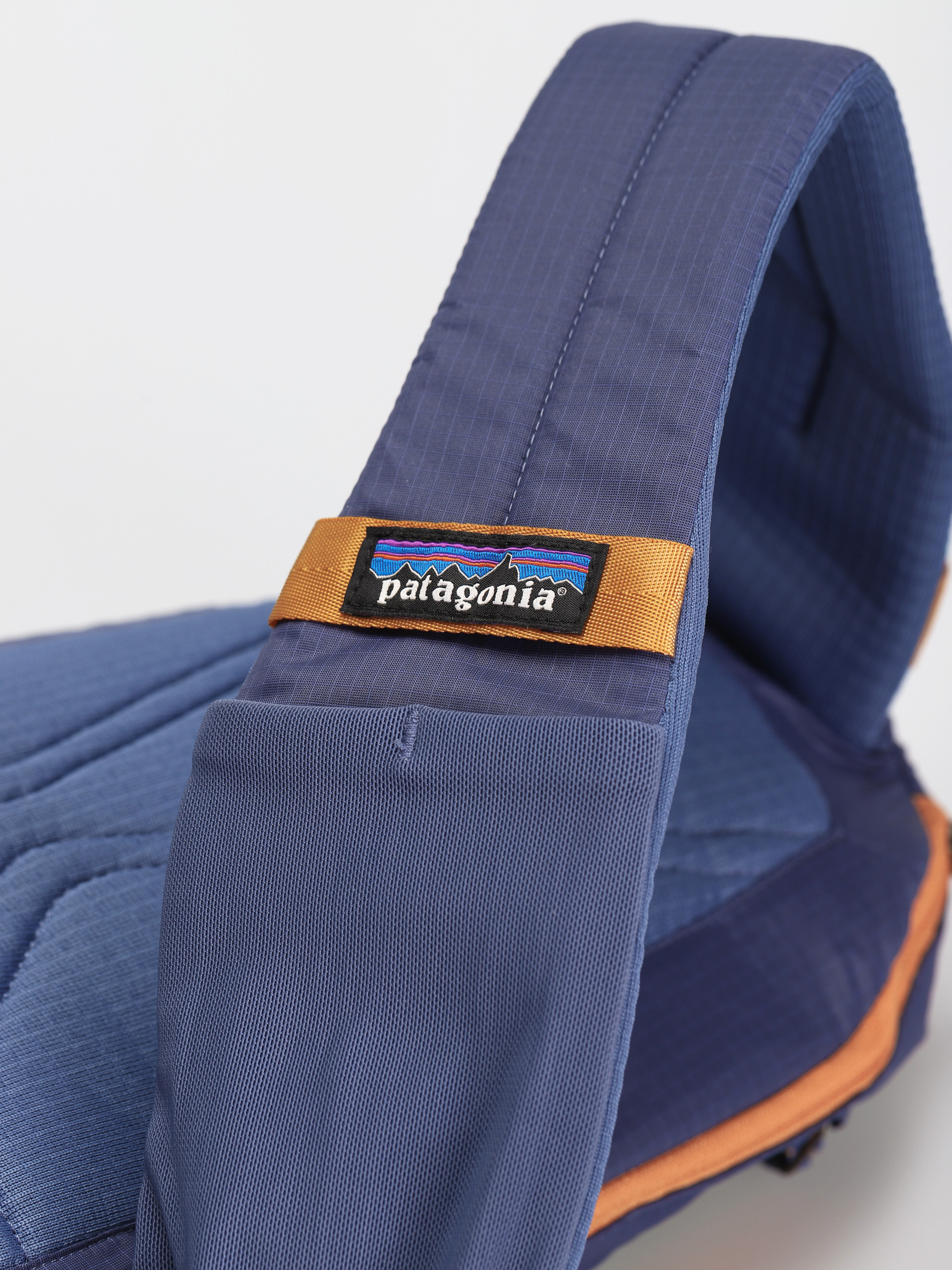 Patagonia Ultralight Black Hole Sling Backpack (fresh teal)