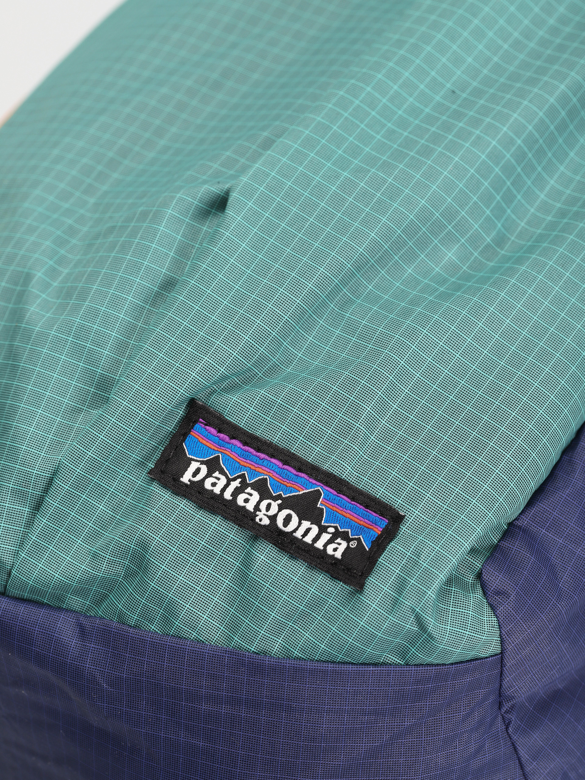 Patagonia Ultralight Black Hole Sling Backpack (fresh teal)