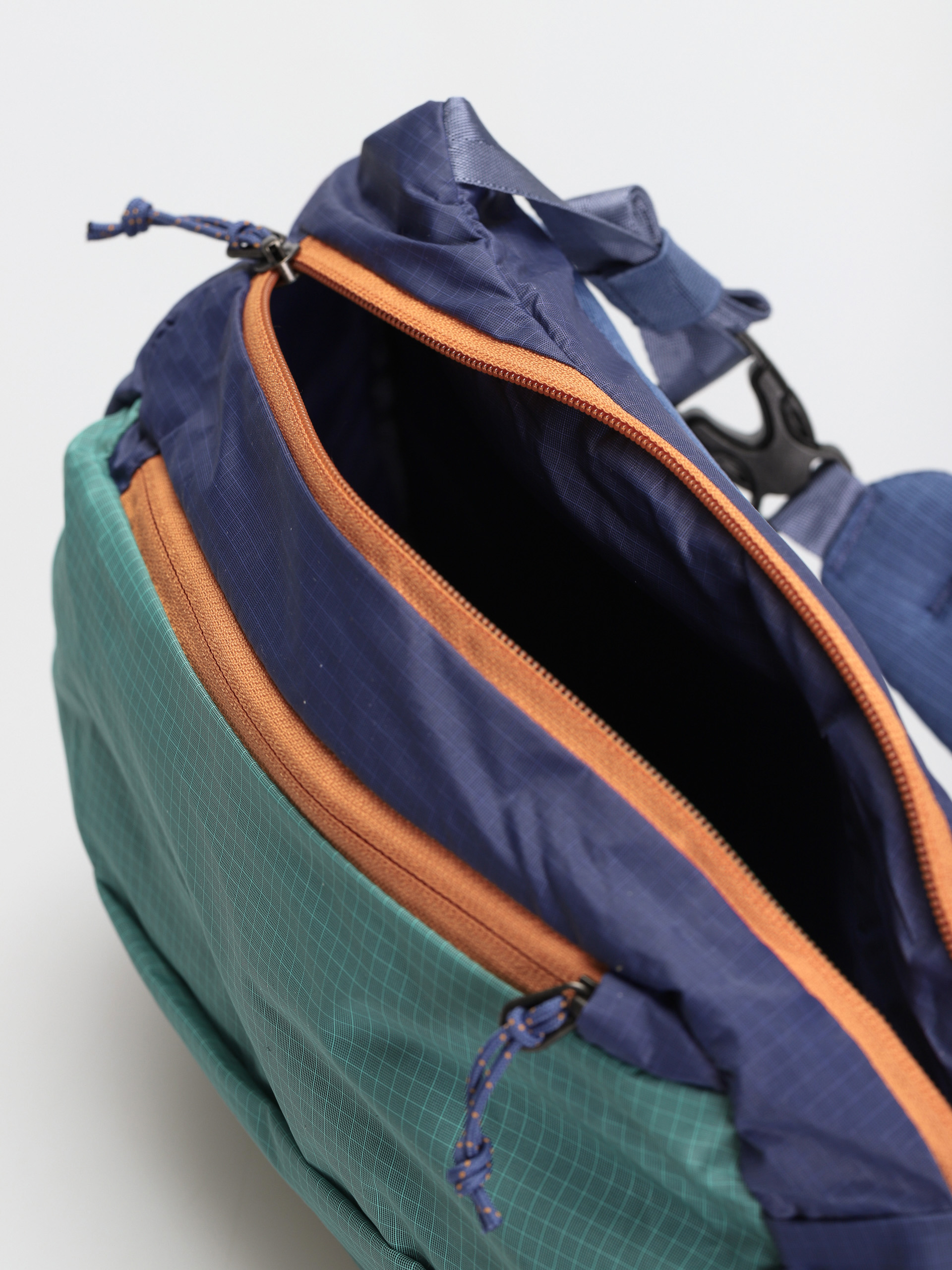 Patagonia Ultralight Black Hole Sling Backpack (fresh teal)