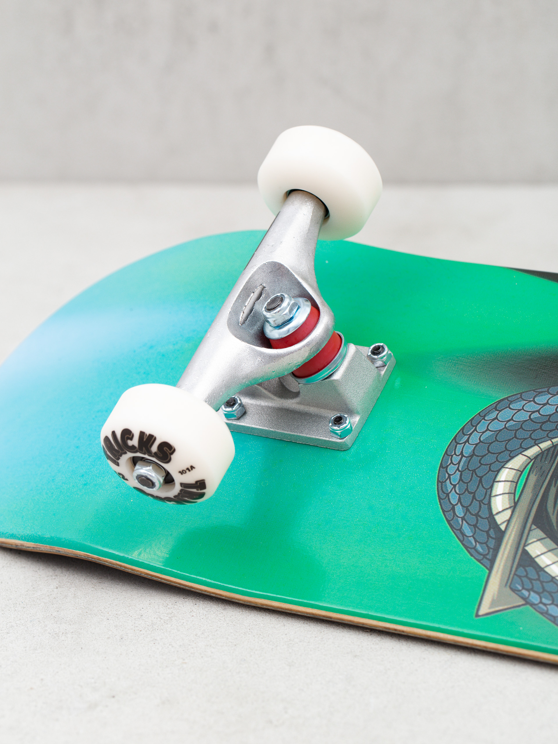 Tricks Snake Skateboard 