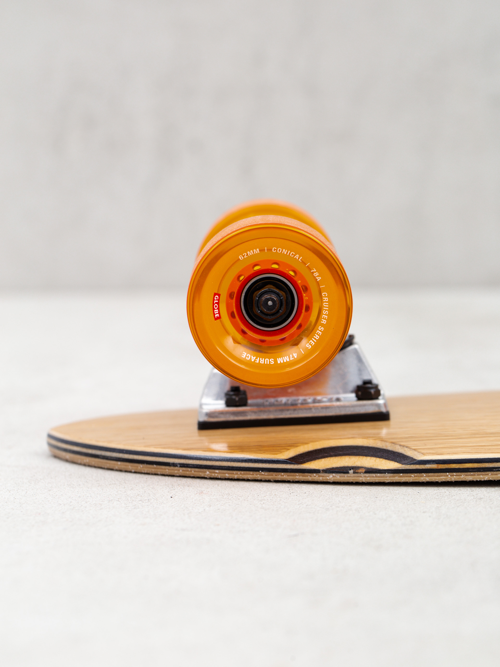 Globe Blazer Cruiser (white oak/concrete)