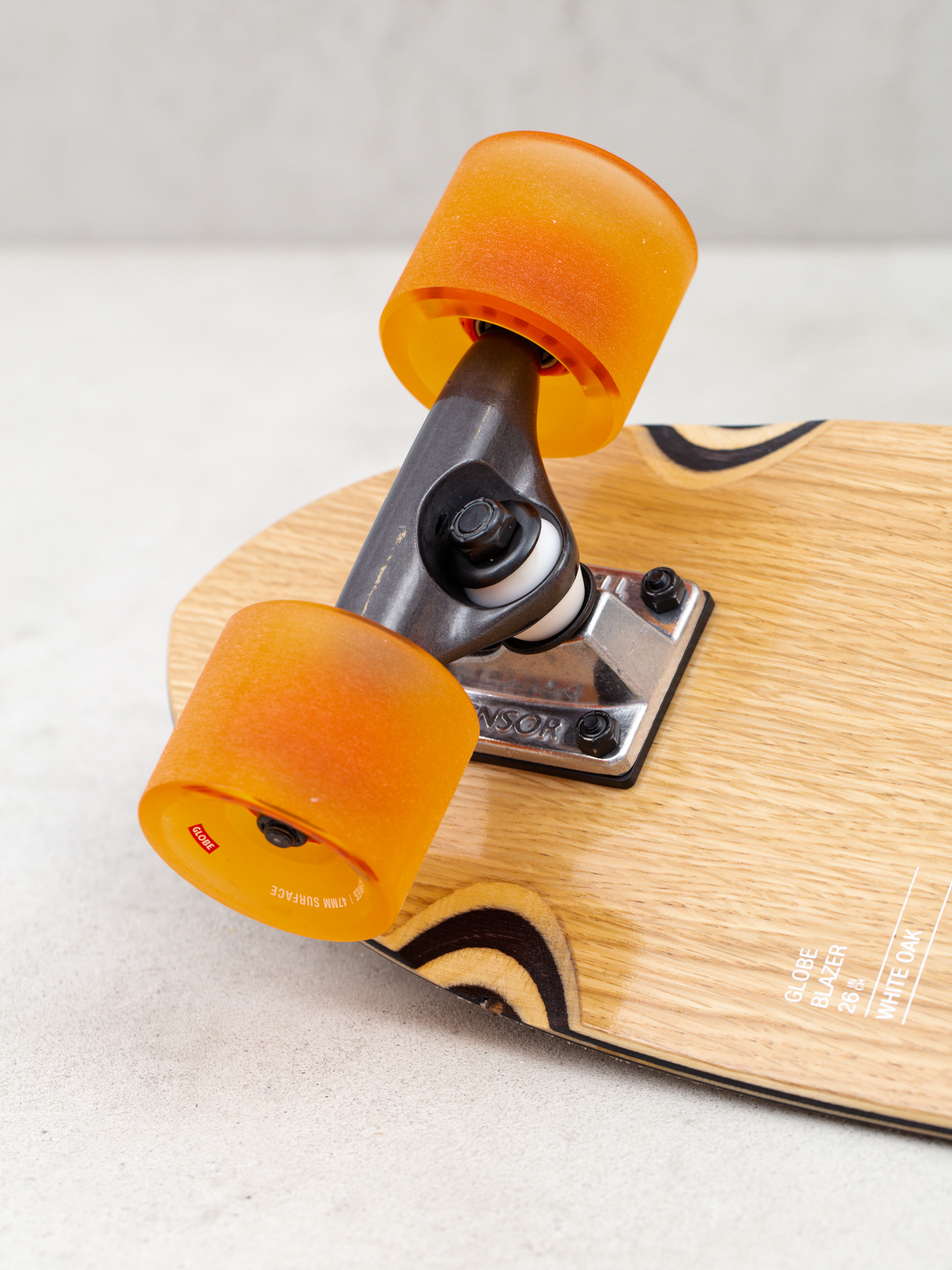 Globe Blazer Cruiser (white oak/concrete)