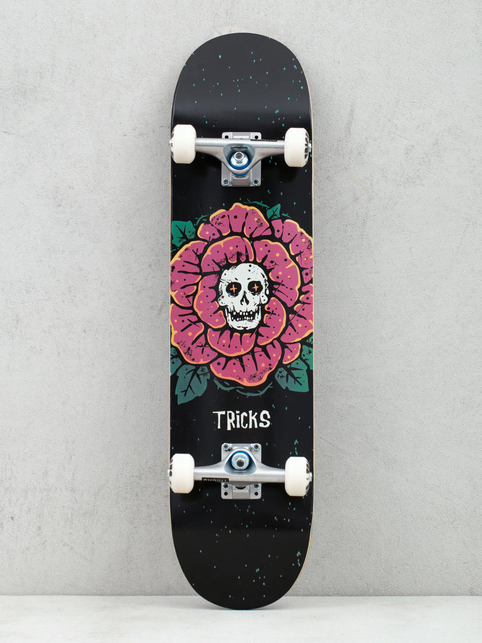 Tricks Rose Skateboard 