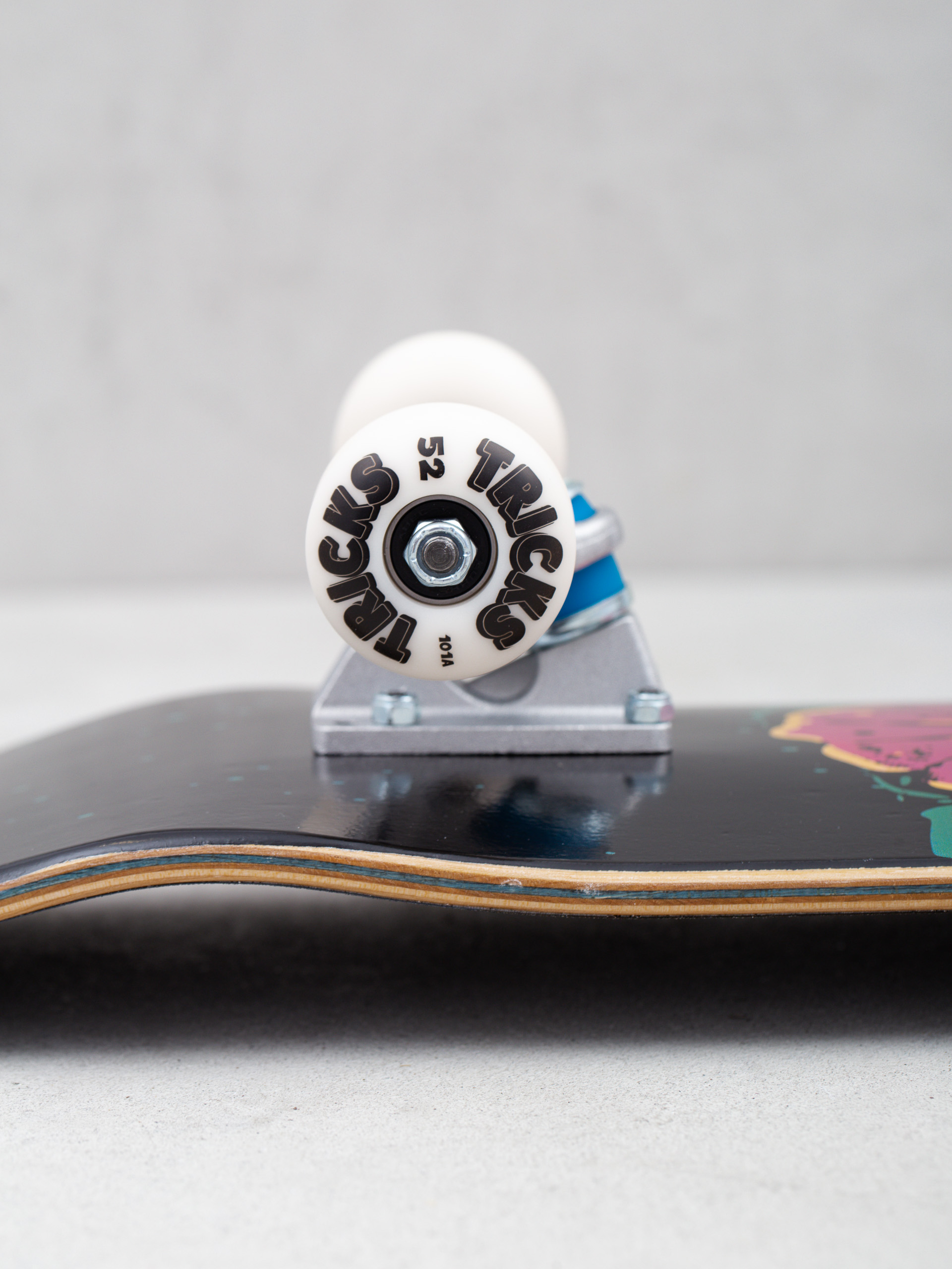 Tricks Rose Skateboard