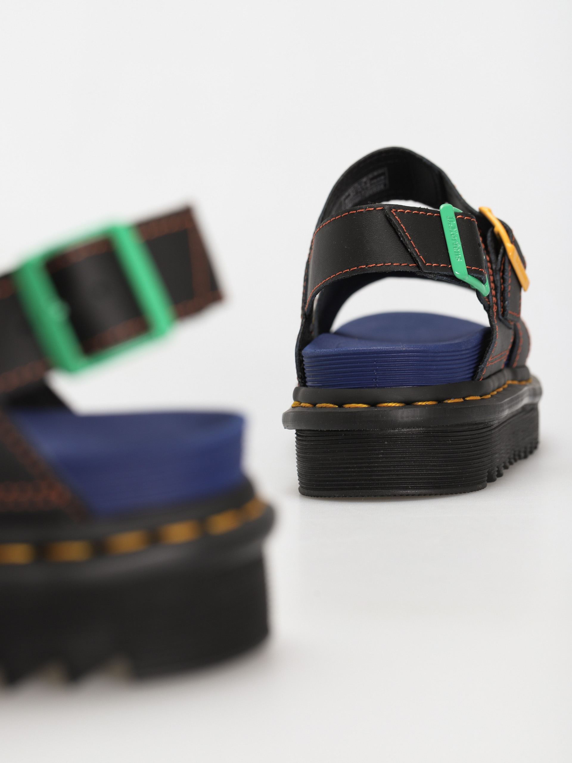 Dr. Martens Voss II Sandals Wmn (black hydro)