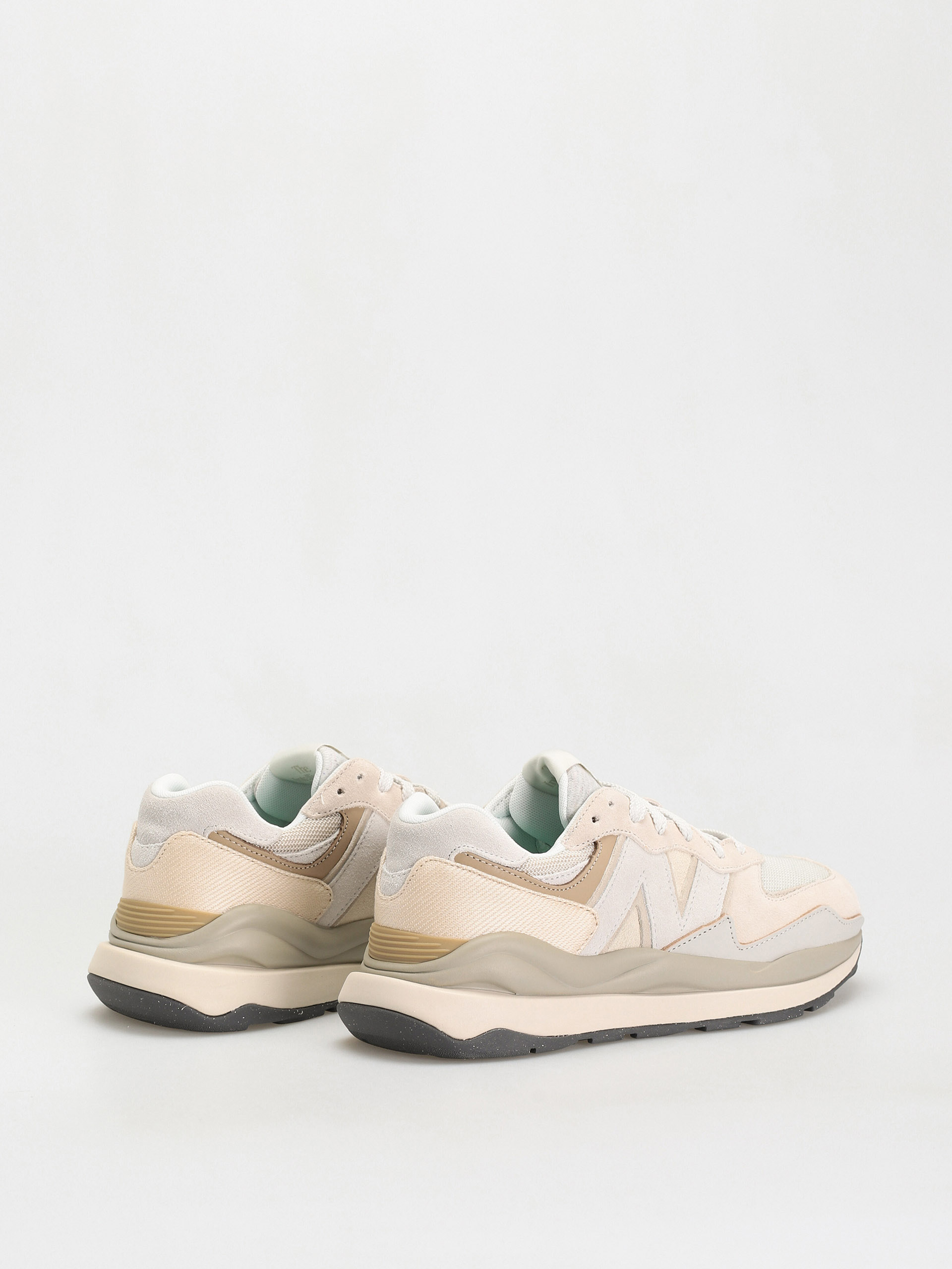 New Balance 5740 Shoes (moonbeam)