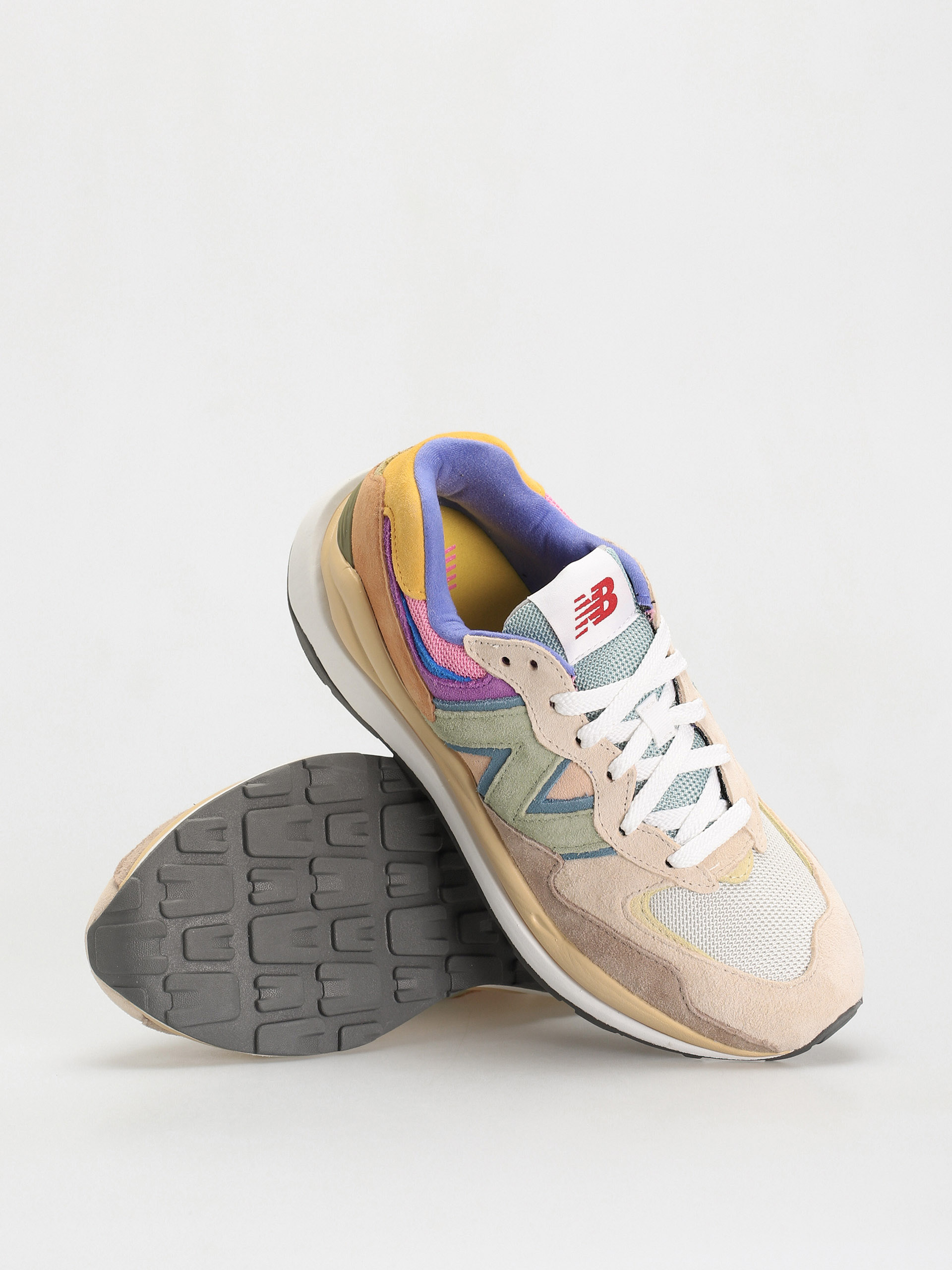 New Balance 5740 Shoes (calm taupe)