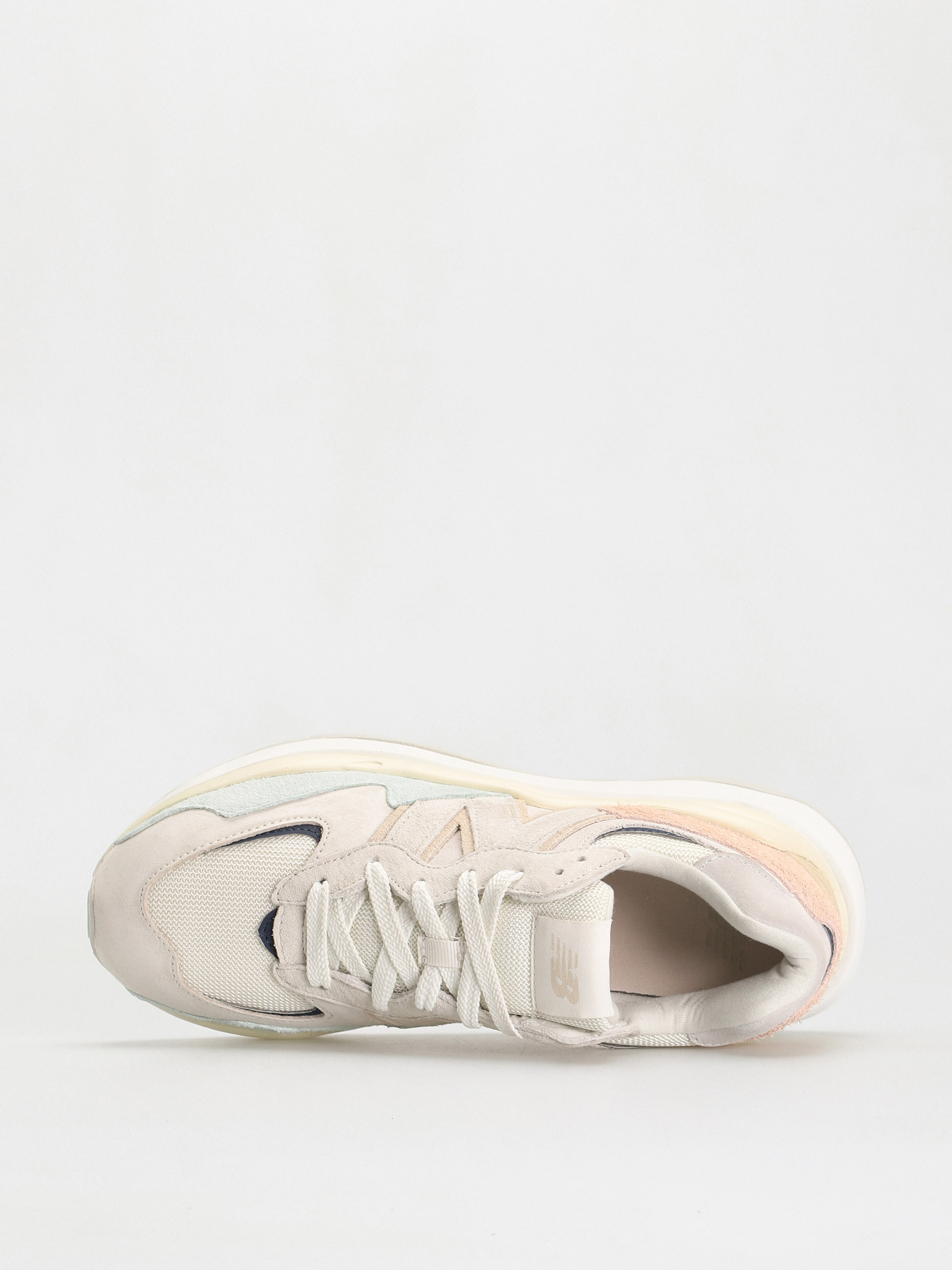New Balance 5740 Shoes (sea salt)