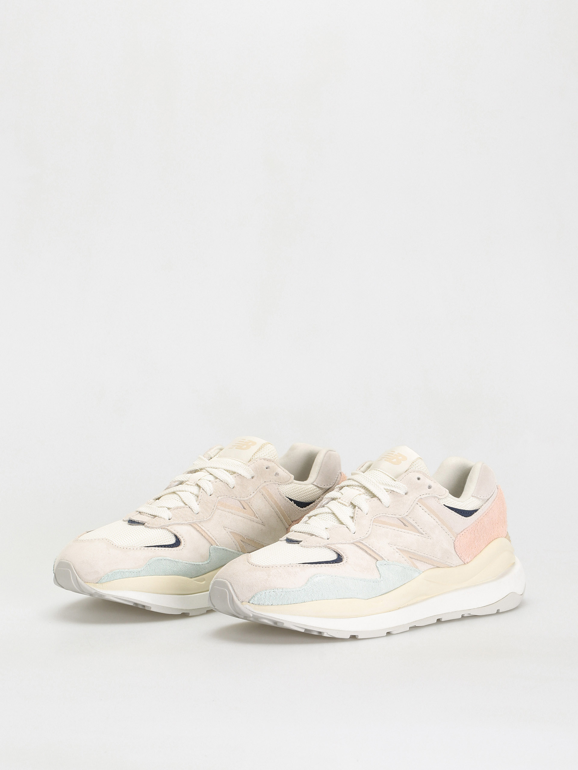 New Balance 5740 Shoes (sea salt)