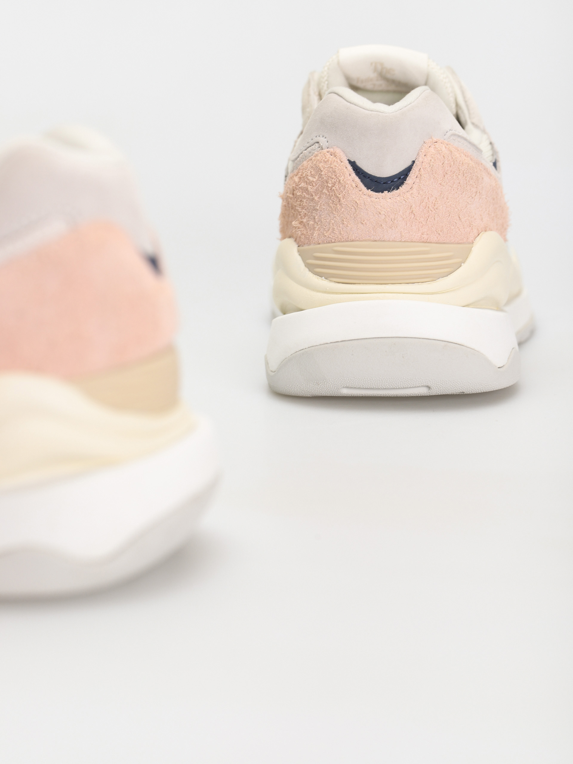 New Balance 5740 Shoes (sea salt)