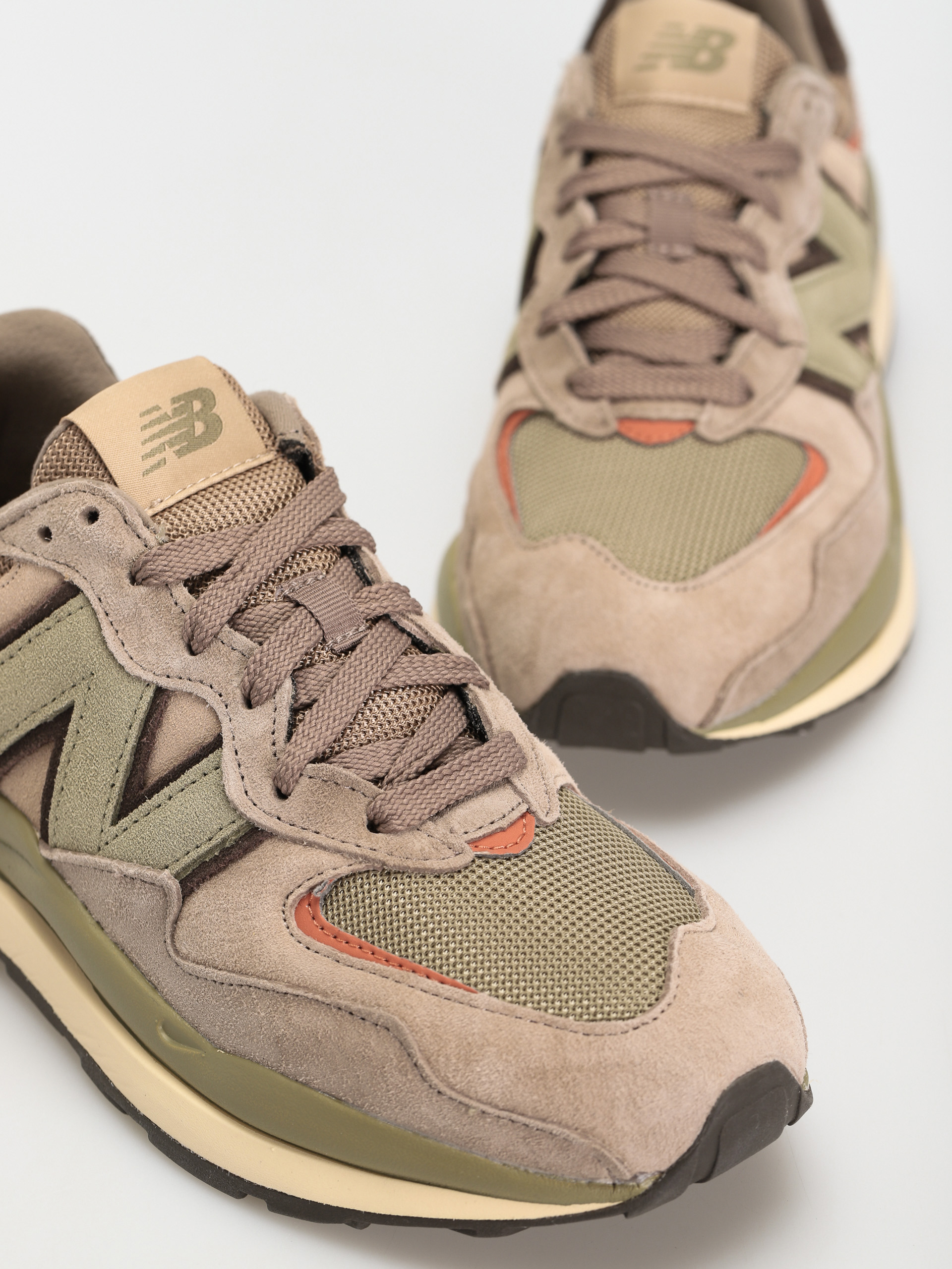New Balance 5740 Schuhe (mushroom)
