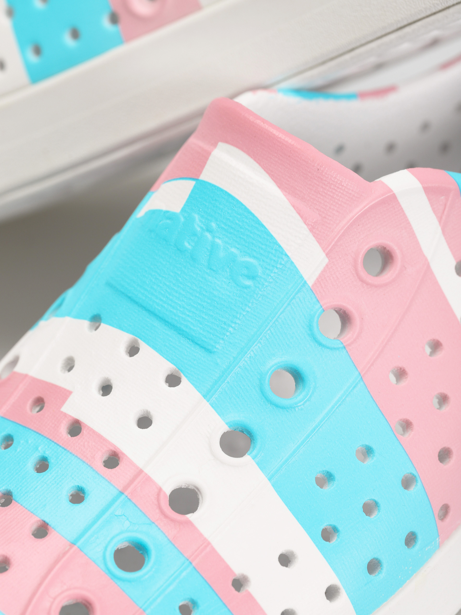 Native Jefferson Print Shoes (shell white/shell white/pastel multi stripe)