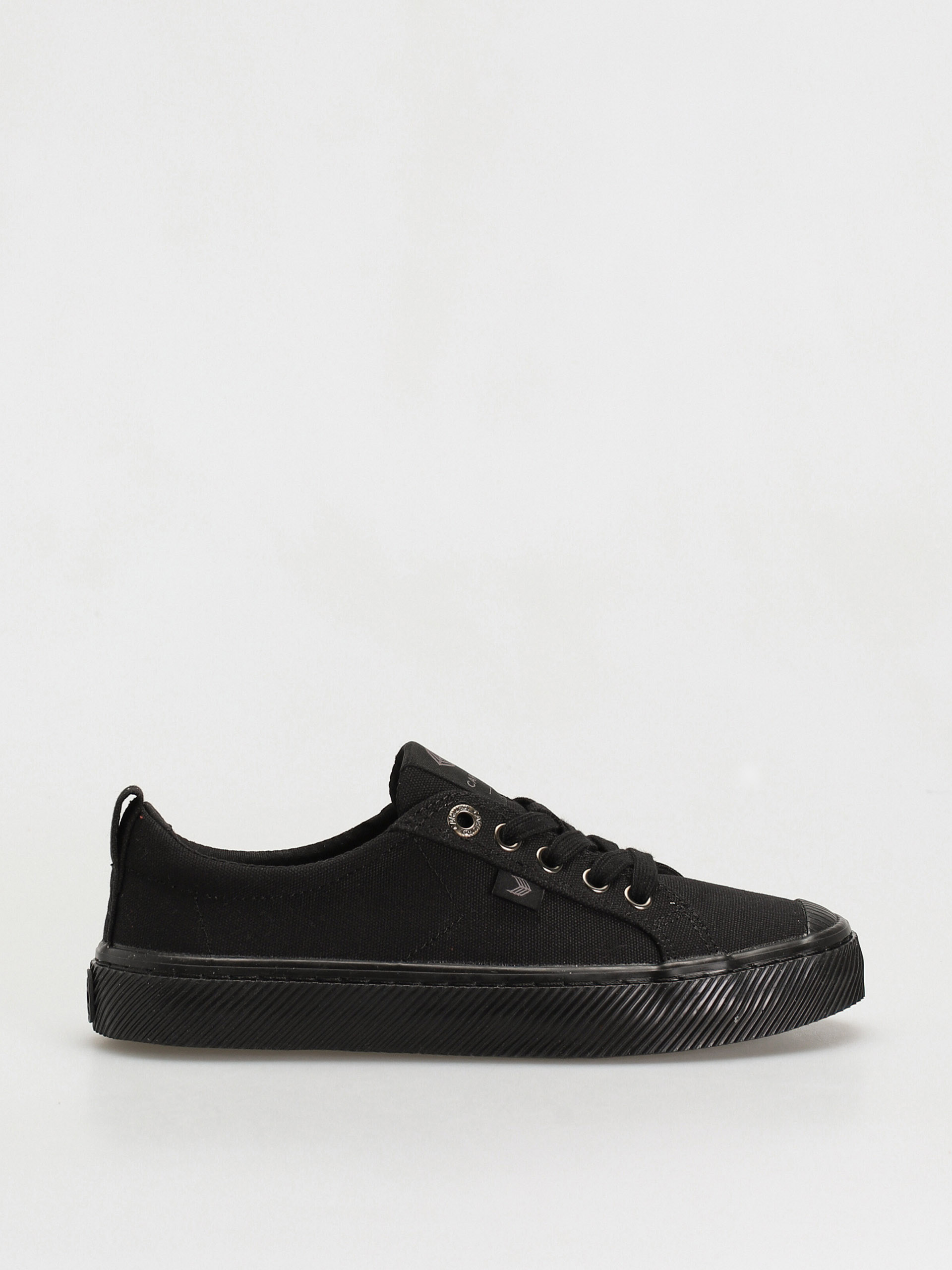 Cariuma Oca Low Schuhe (all black canvas)