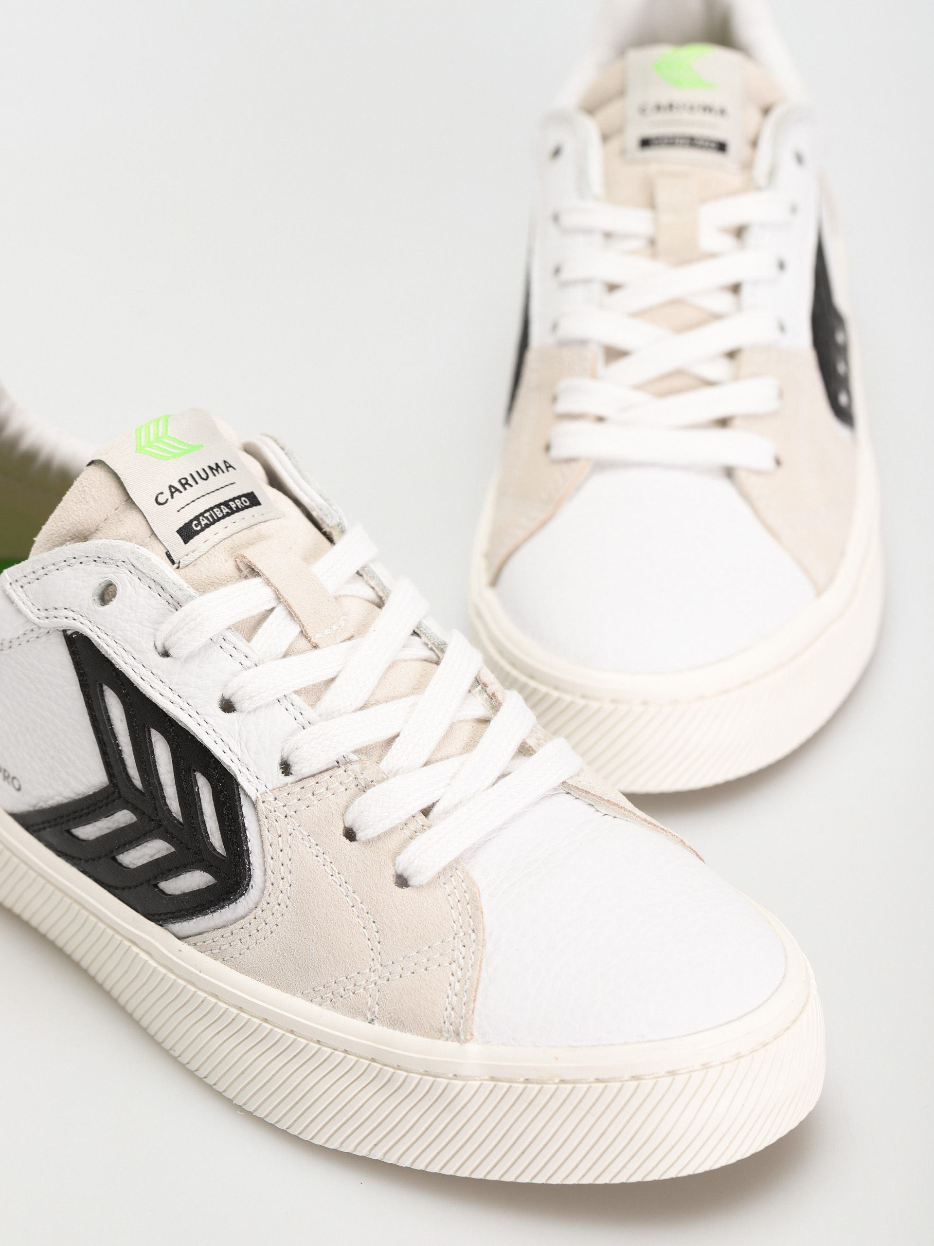 Cariuma Catiba Pro Shoes (white premium leather vintage white suede)