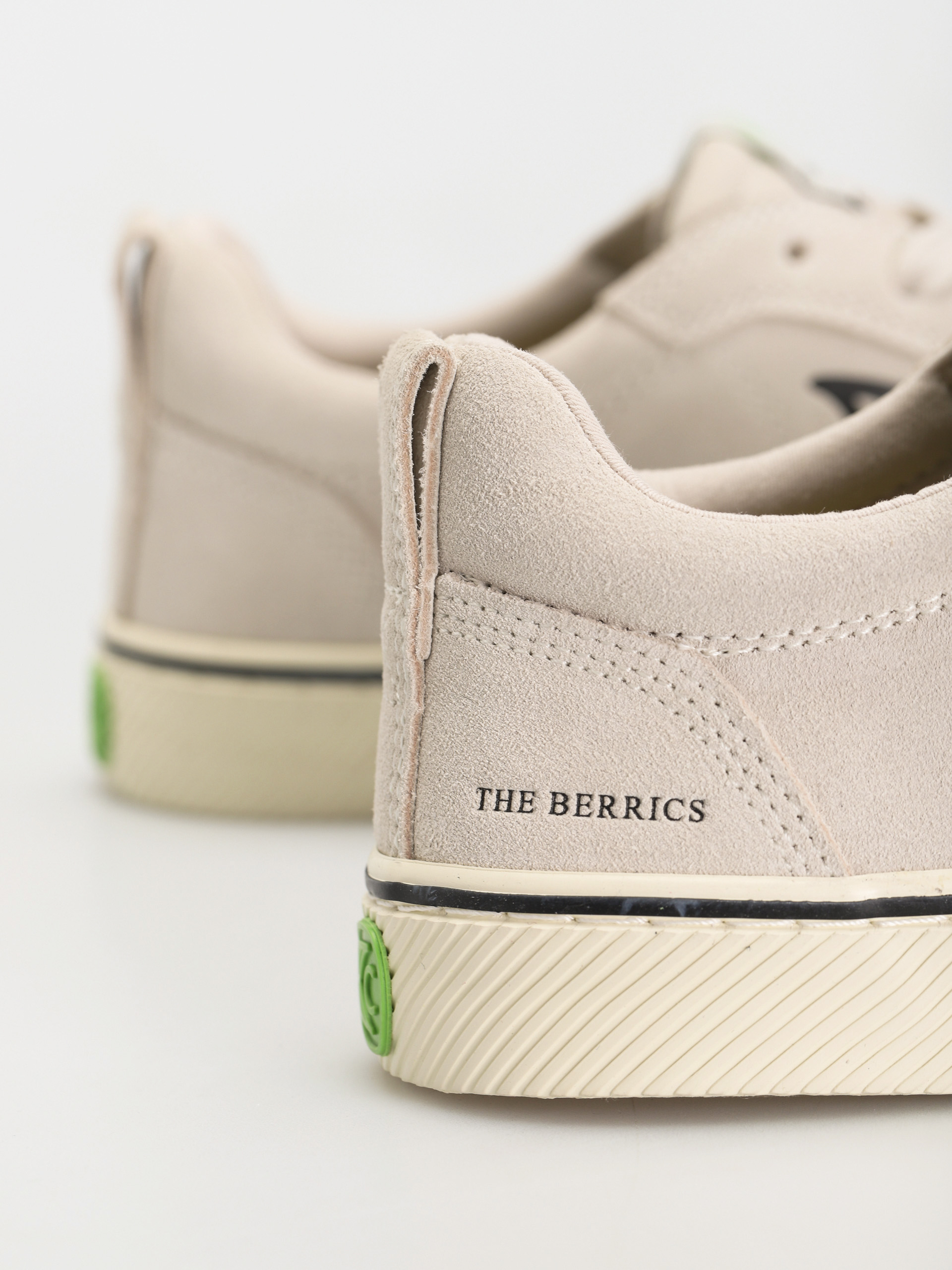 Cariuma Catiba Pro Berrics Schuhe (vintage white suede)