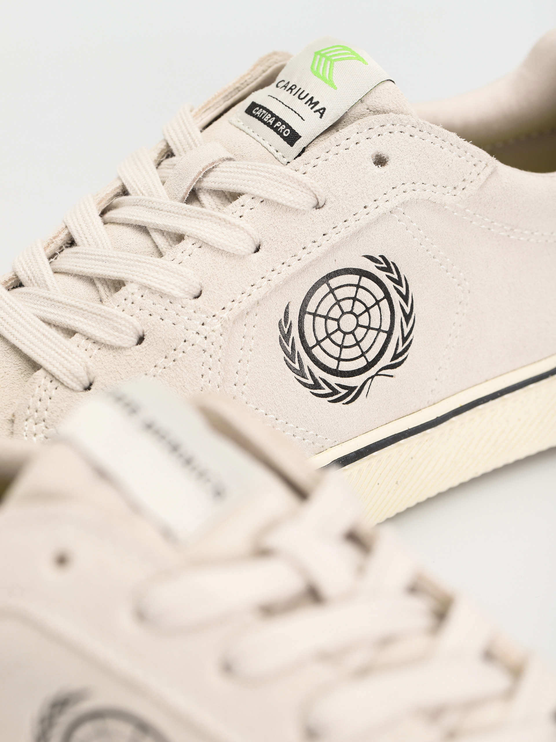 Cariuma Catiba Pro Berrics Schuhe (vintage white suede)