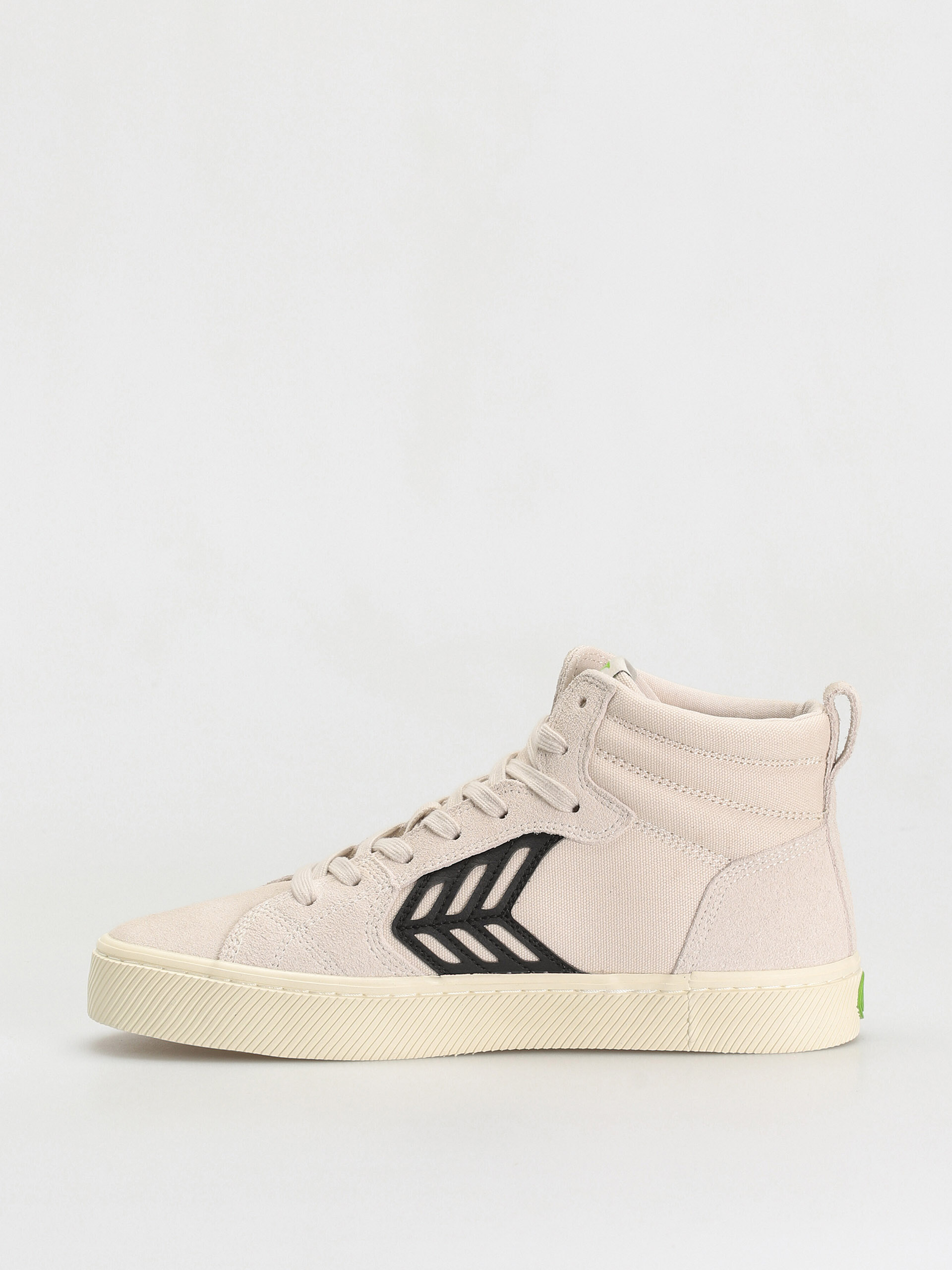 Cariuma Catiba High Pro Schuhe (vintage white suede and canvas black logo)