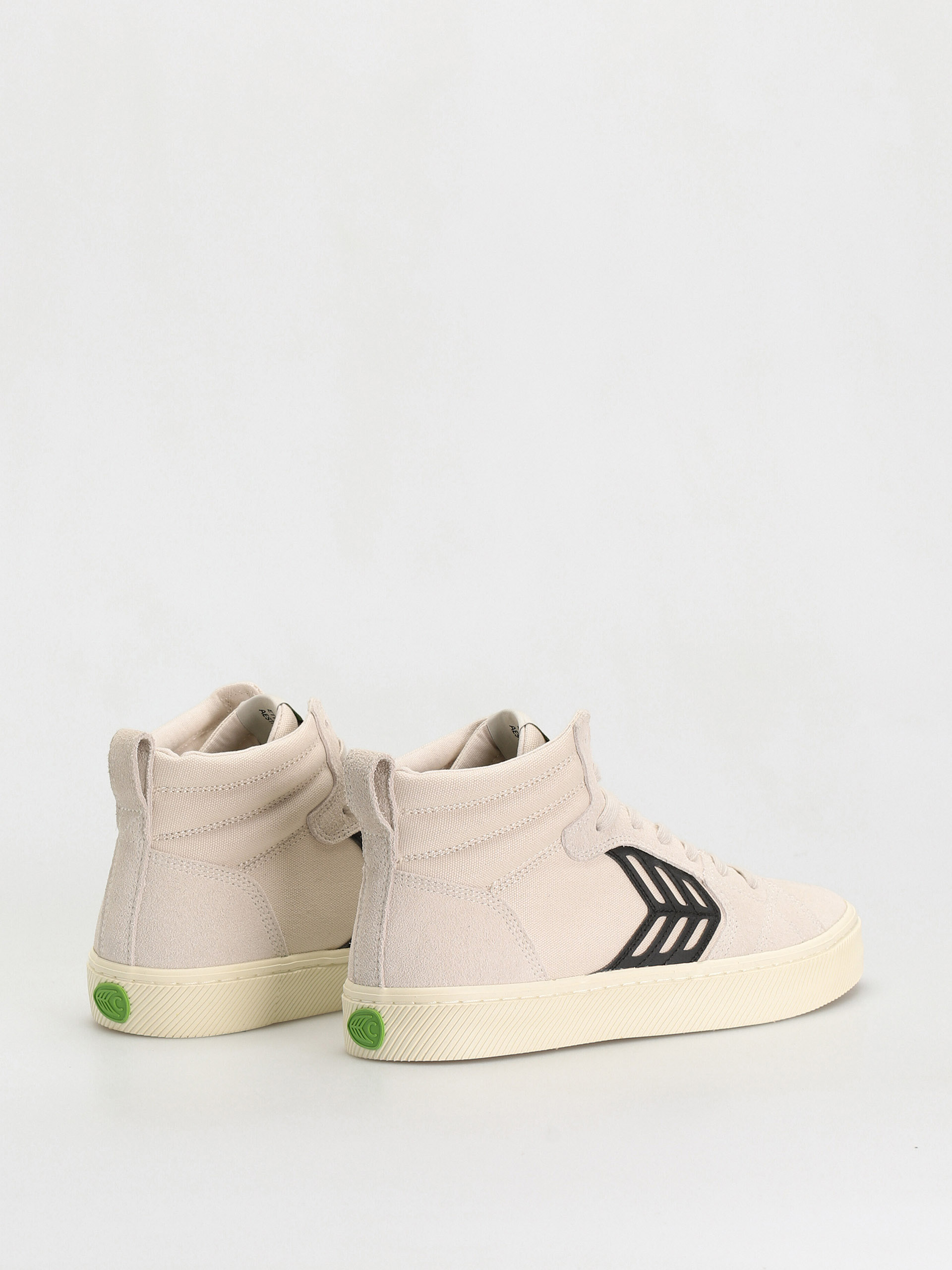 Cariuma Catiba High Pro Schuhe (vintage white suede and canvas black logo)