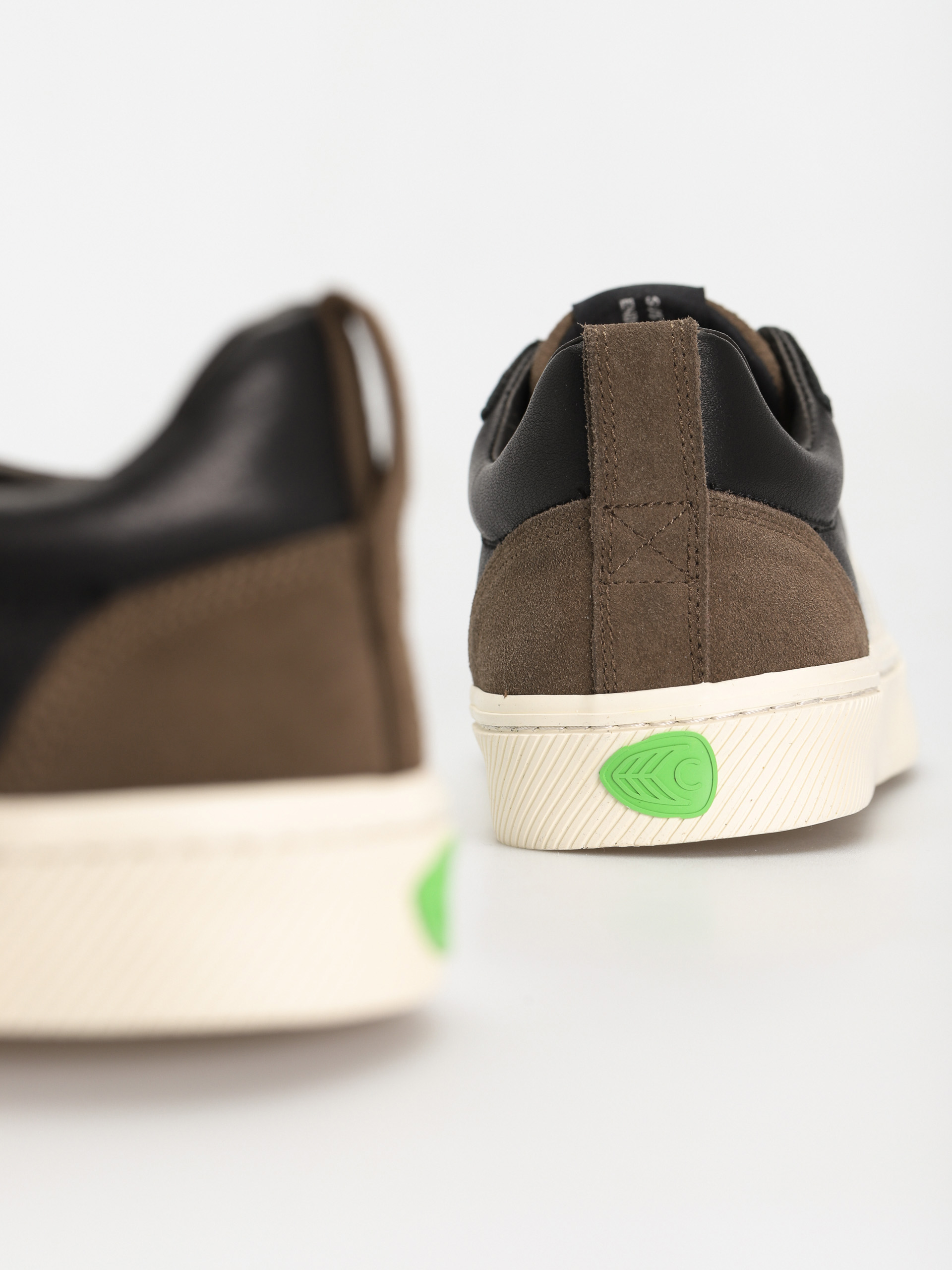 Cariuma Catiba Pro Shoes (black premium leather dark khaki suede)