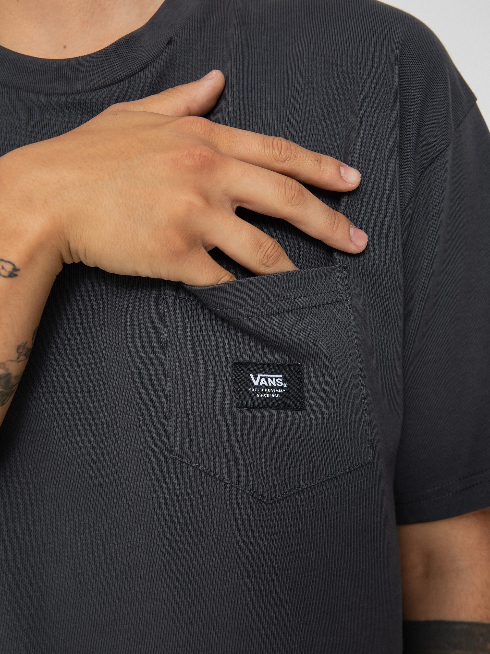 Vans Woven Patch Pocket M T-shirt (asphalt)