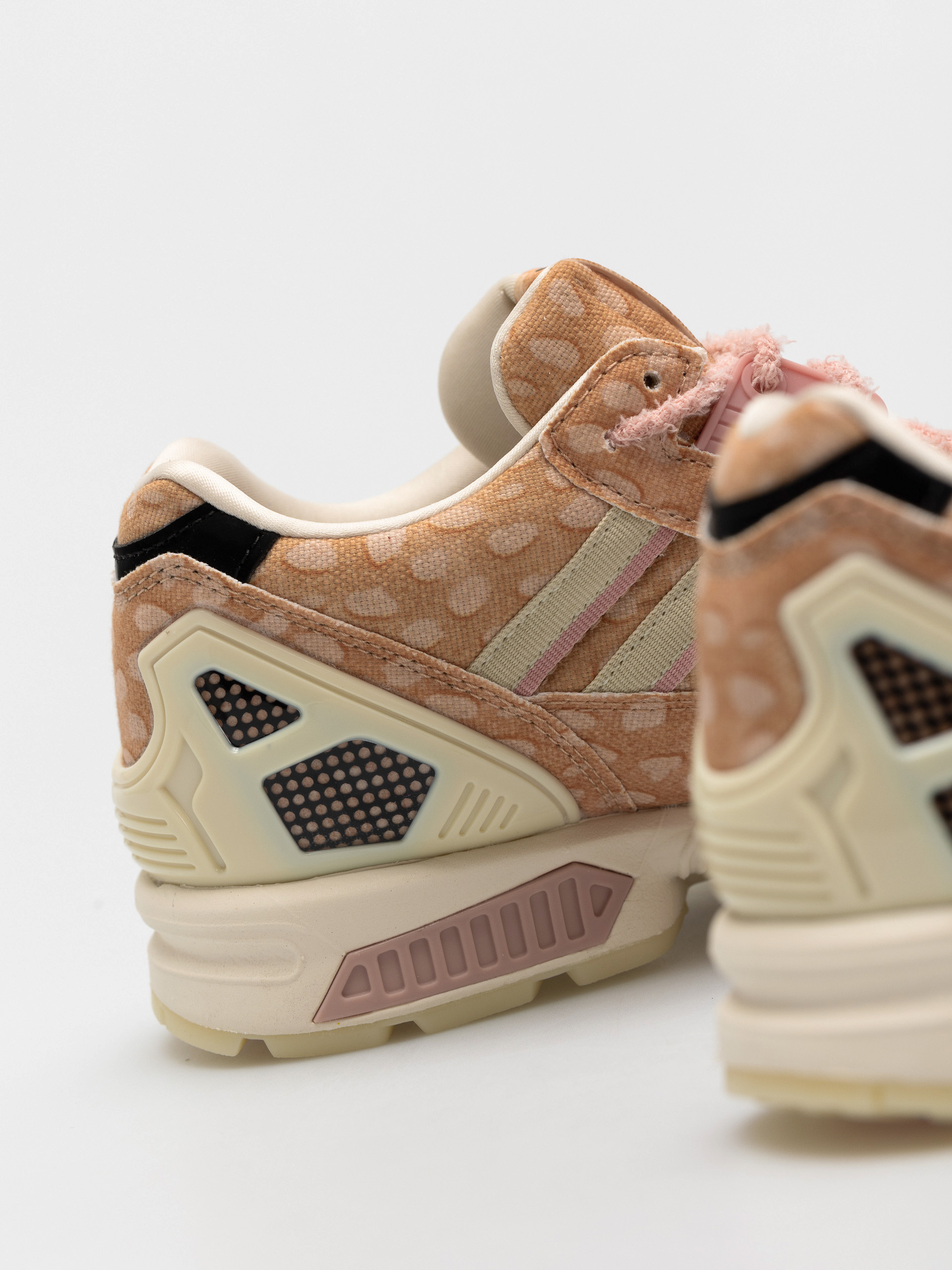 adidas Originals Disney Zx 8000 Shoes Wmn (sand/cblack/wonmau)