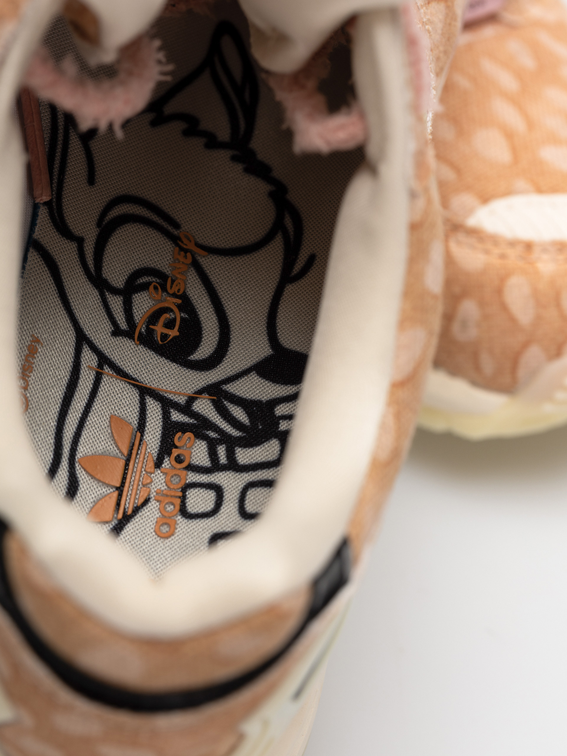 adidas Originals Disney Zx 8000 Shoes Wmn (sand/cblack/wonmau)