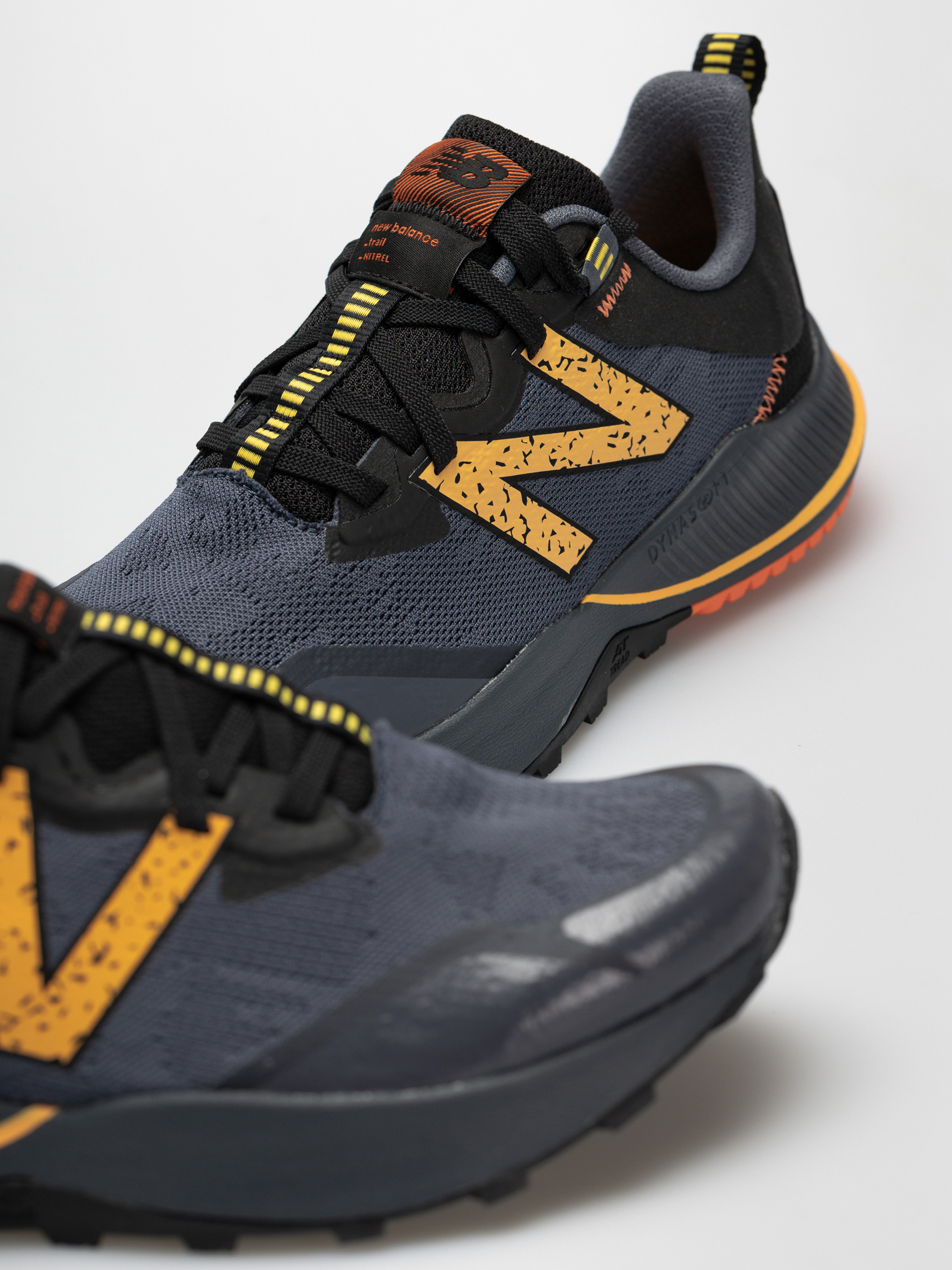 New Balance MTNTRV4 Shoes (navy/yellow)