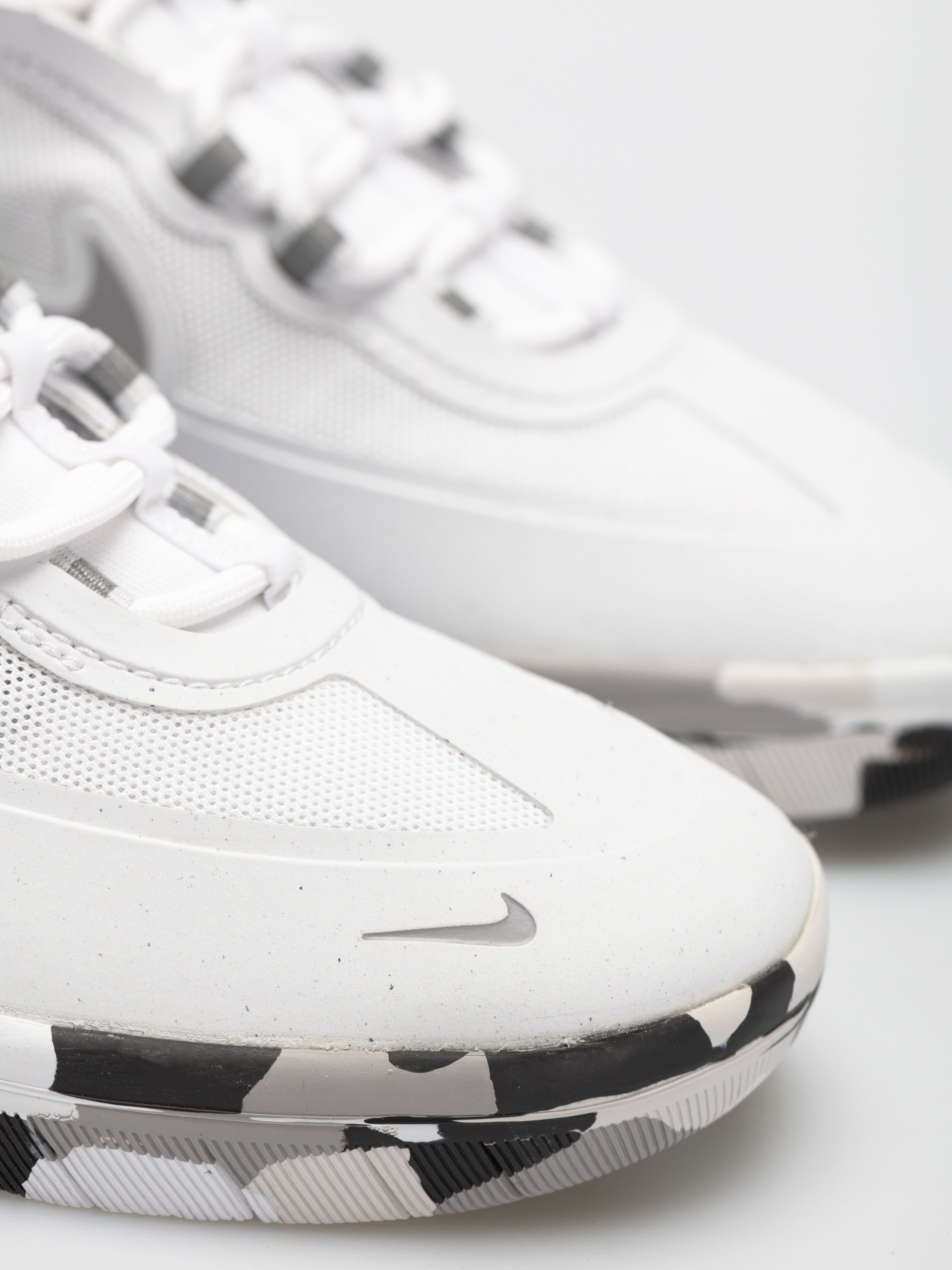 Nike SB Nyjah Free 2 Schuhe (white/atmosphere grey thunder grey)