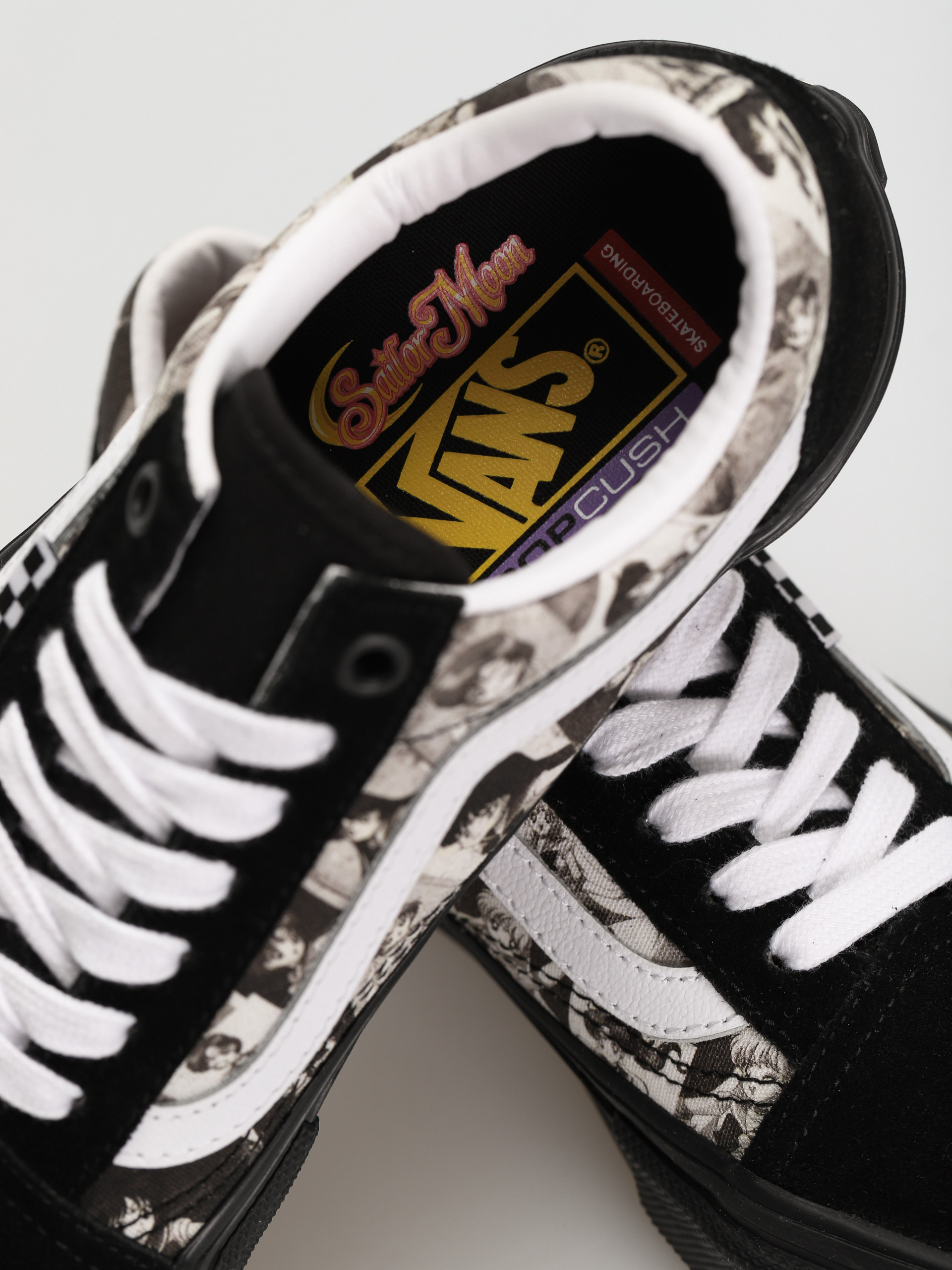 Vans X Sailor Moon Skate Old Skool Shoes (pretty guardian sailor moon black/black)