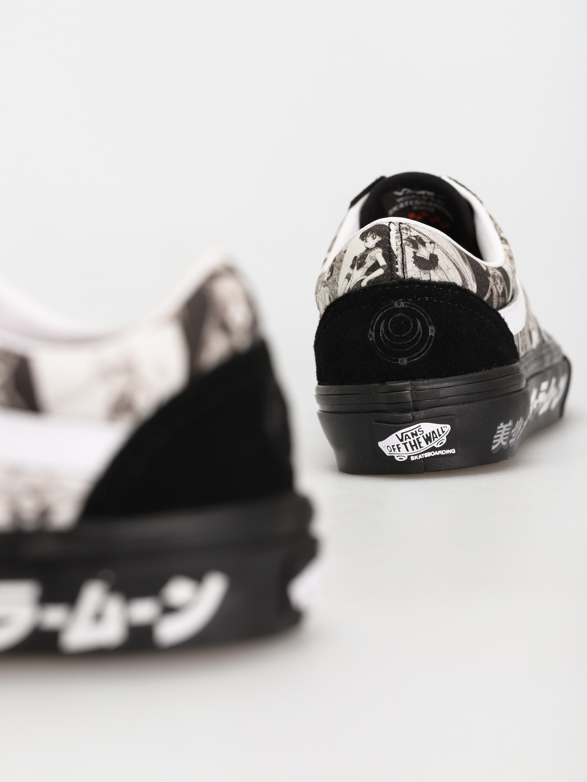 Vans X Sailor Moon Skate Old Skool Shoes (pretty guardian sailor moon black/black)