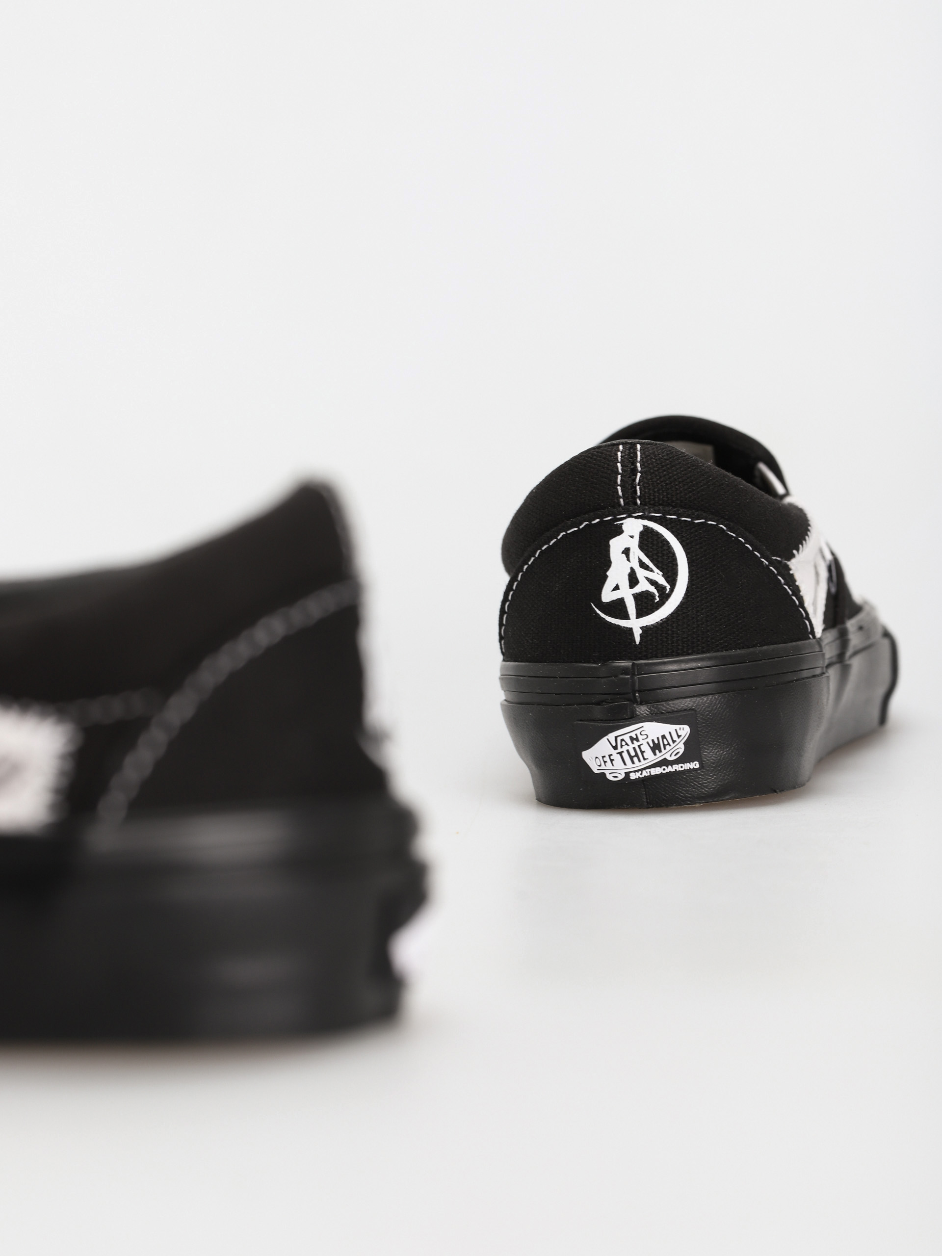 Vans X Sailor Moon Skate Slip On Shoes (pretty guardian sailor moon white/black)